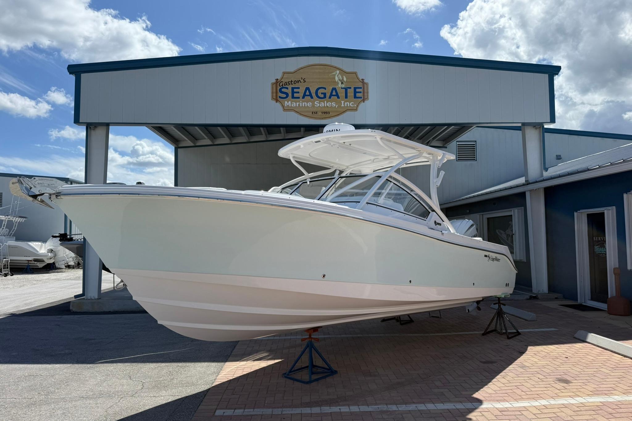 2026 Edgewater 248CX Crossover