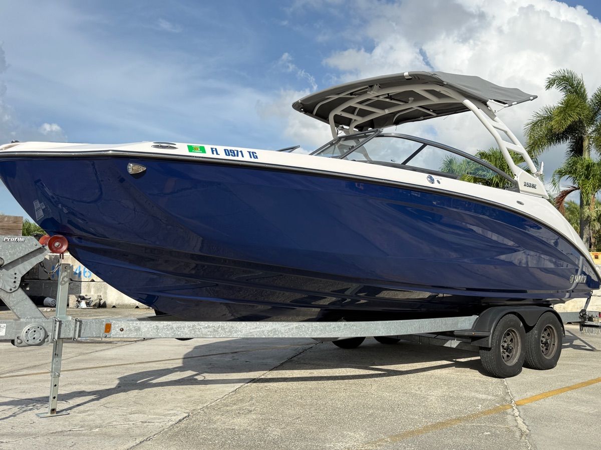 2022 Yamaha Boats 252SE - 3