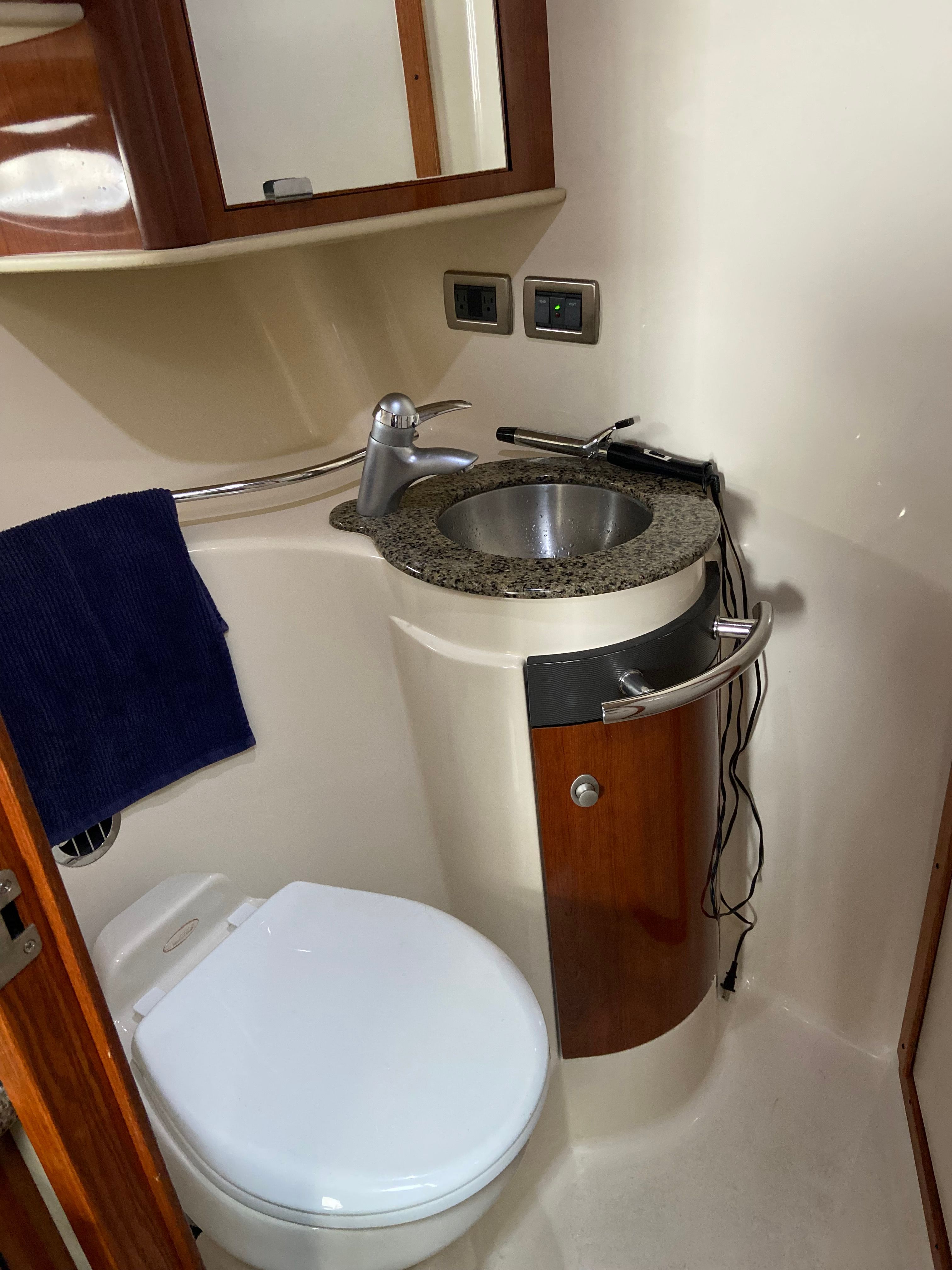 2005 Sea Ray 390 Sundancer - 16