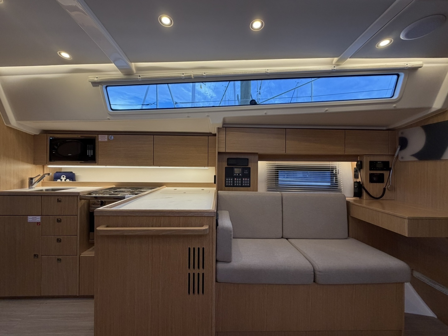 2022 Bavaria C38 - Image 4