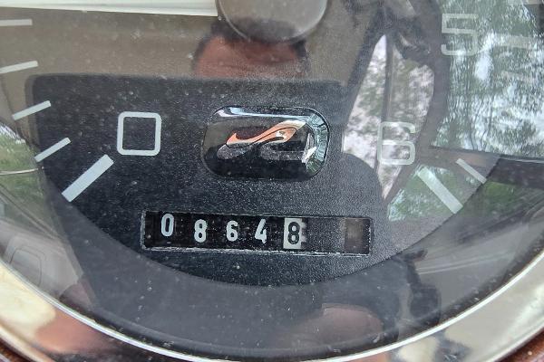 Odometer reading of 864.8 hours on a 1999 Sea Ray 280 SS boat.