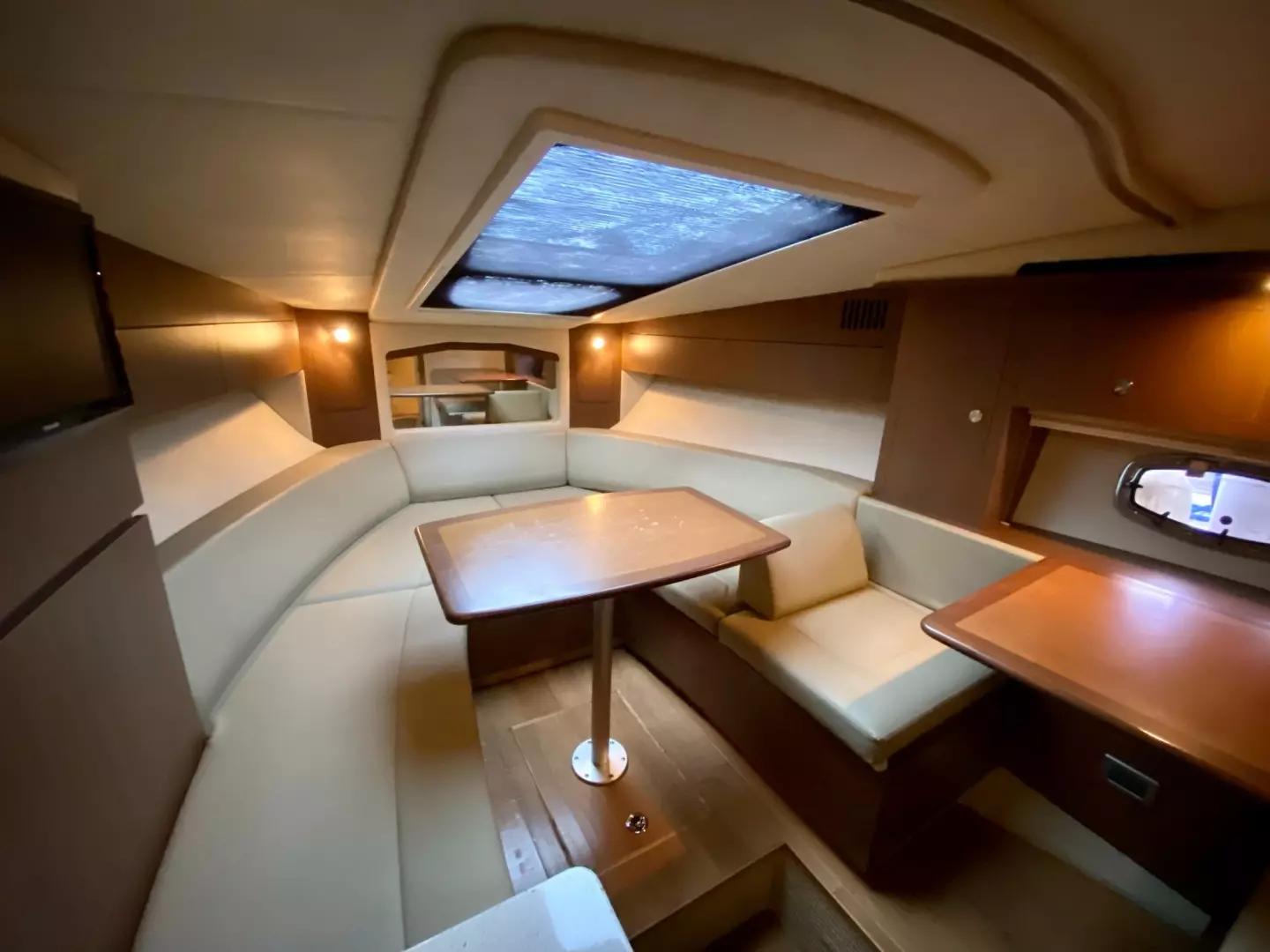2013 Sea Ray 310 Sundancer - Image 16