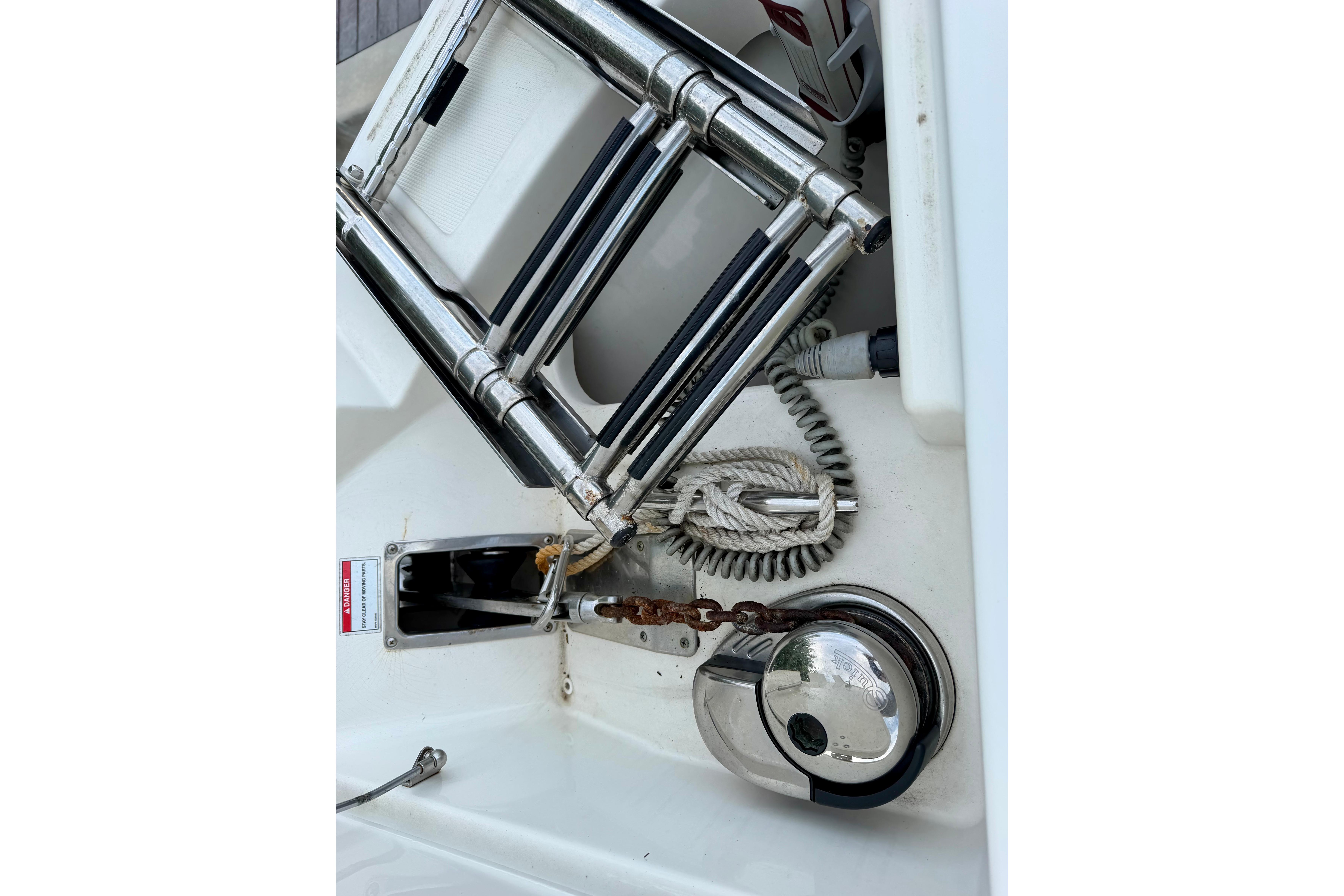 2022 Boston Whaler 280 Vantage boat ladder and anchor chain detail.