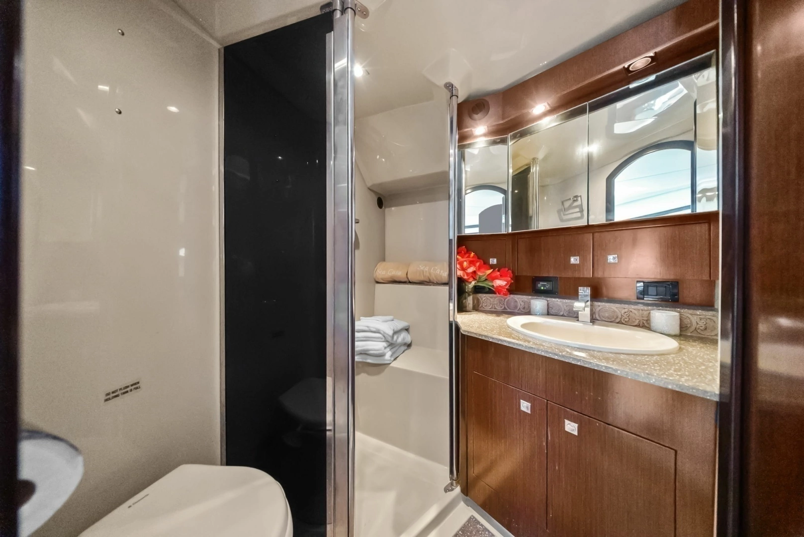 2012 Cruisers Yachts 540 Coupe - Image 24