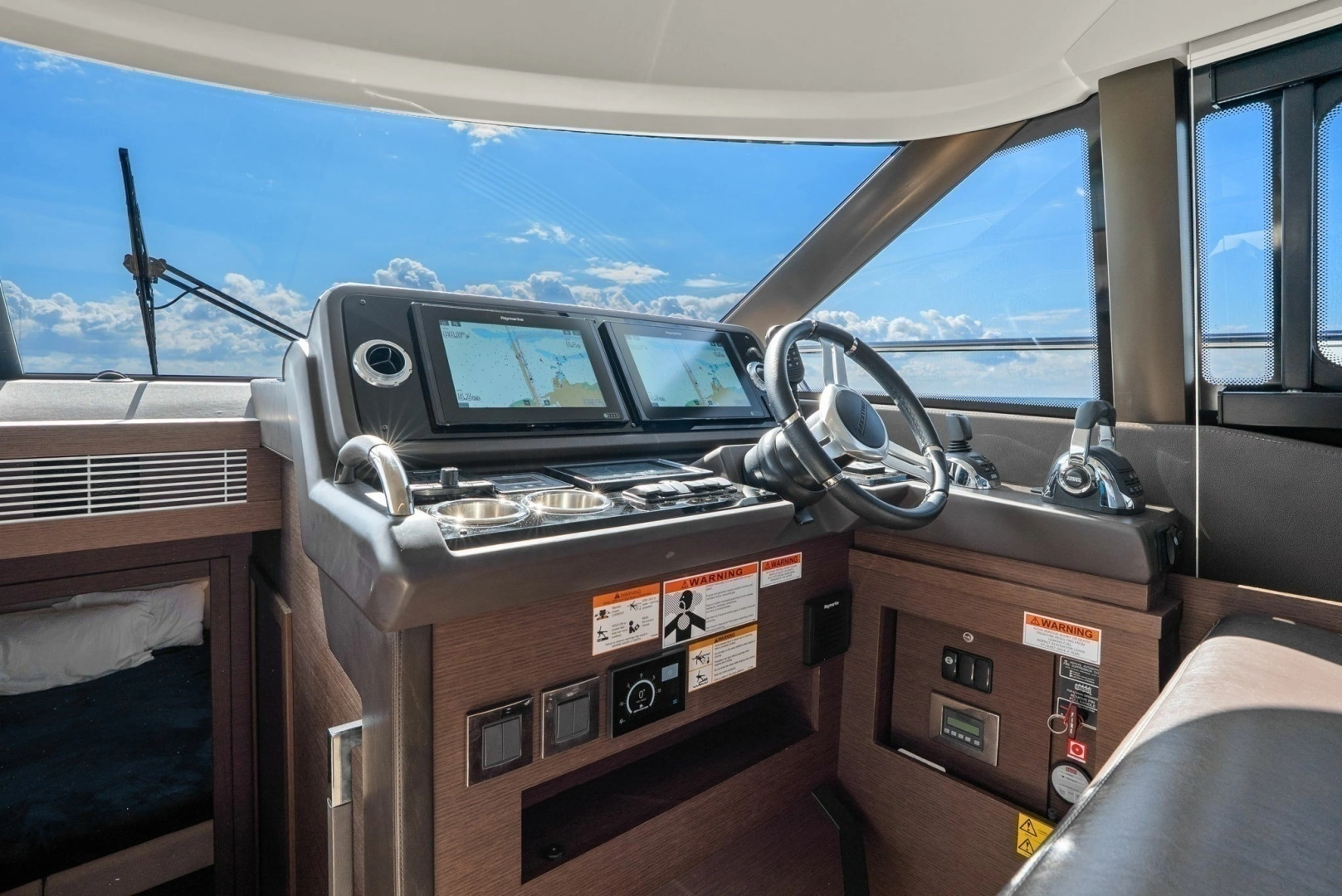 2020 Prestige 460 Flybridge - Image 4
