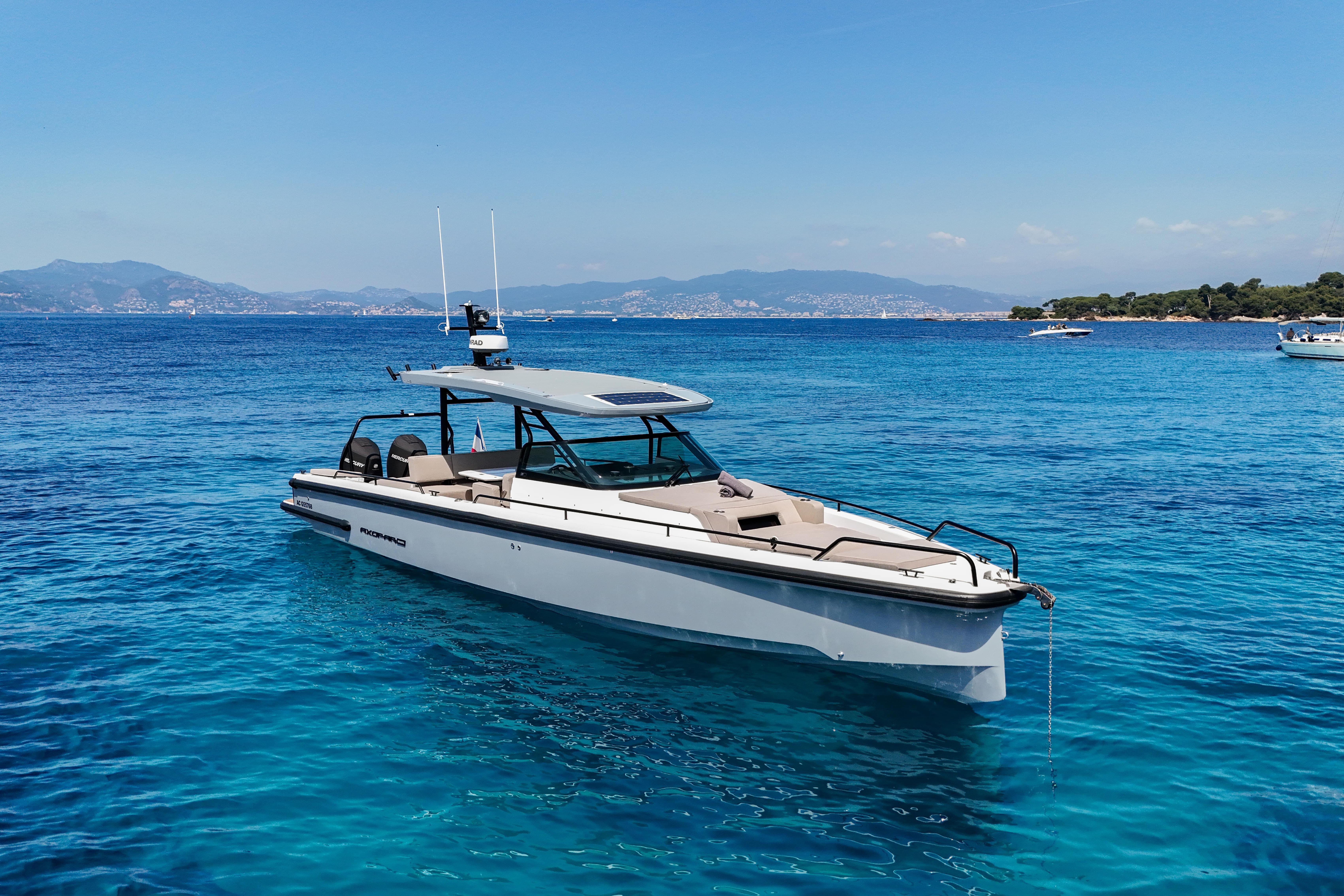 2023 Axopar 37 Sun-Top