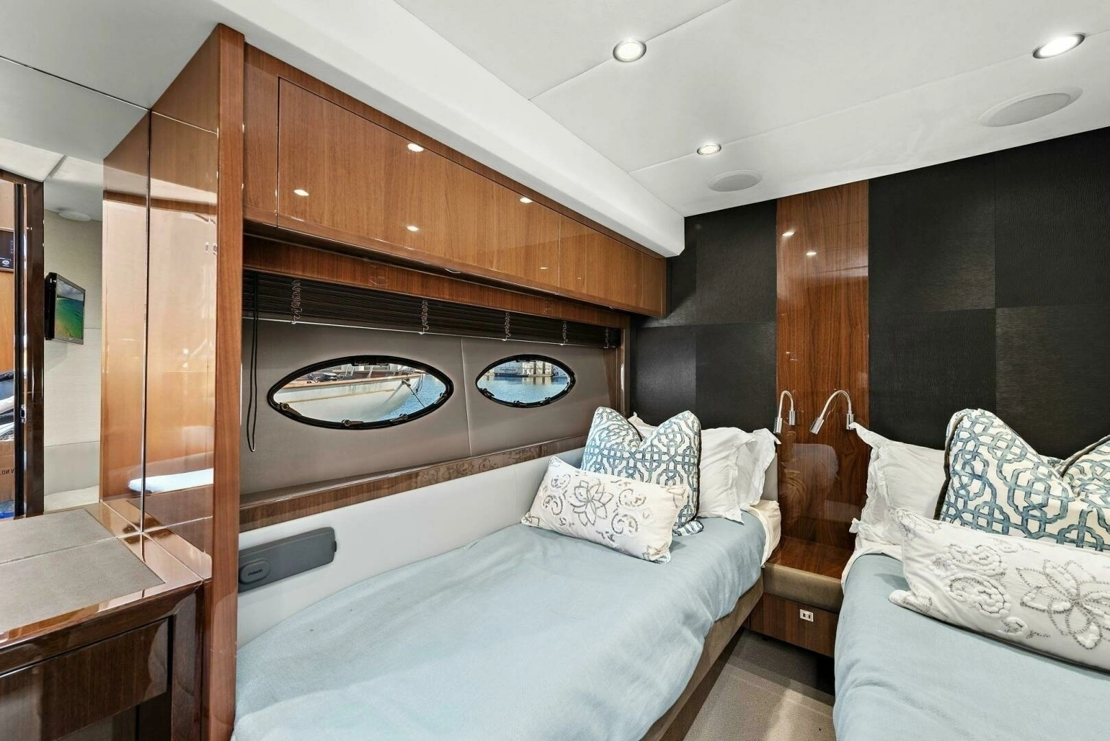 2015 Princess 72 Motoryacht - Image 33