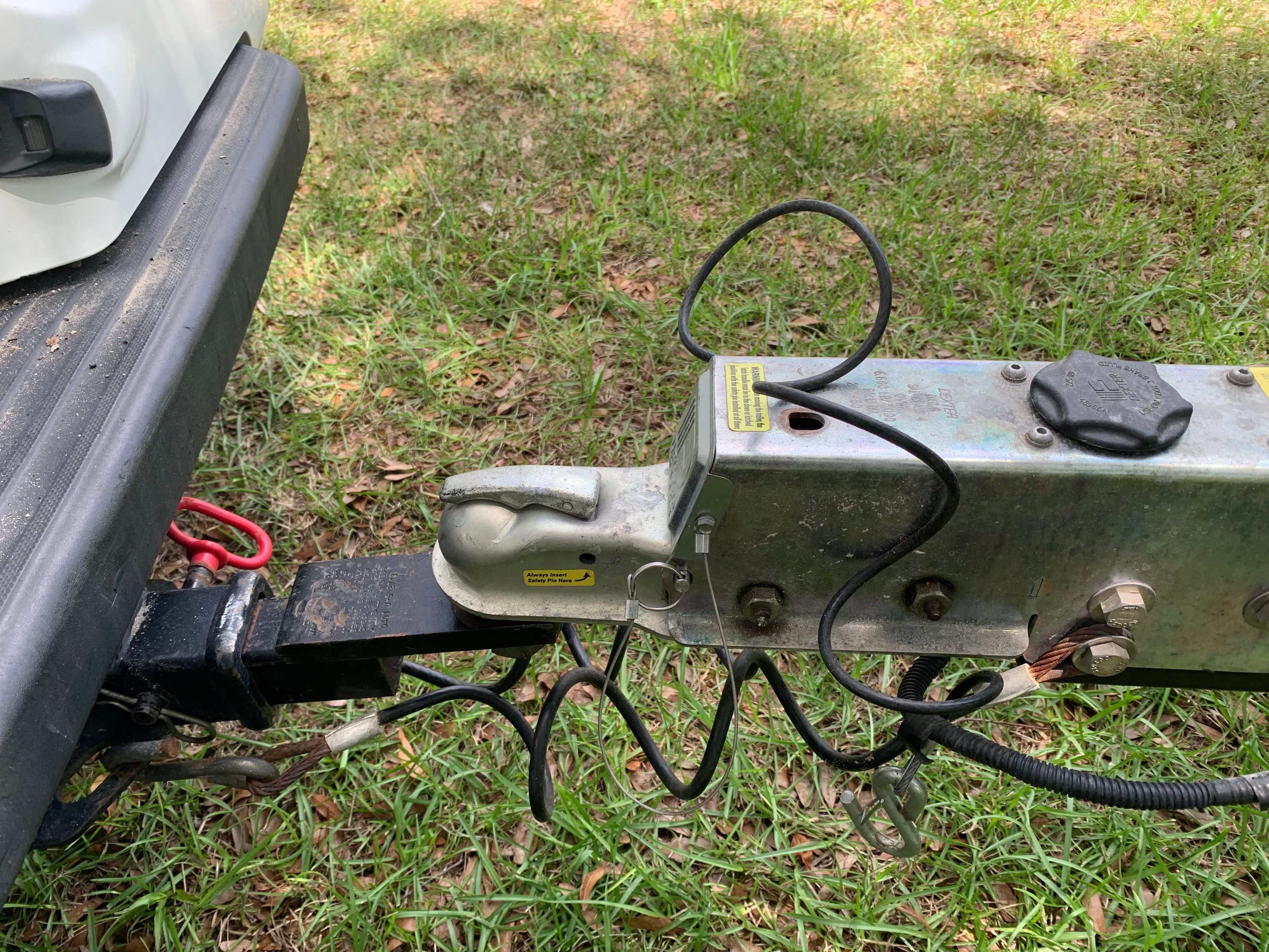 Trailer hitch of a 2007 ShearWater 23 LTZ on grass.