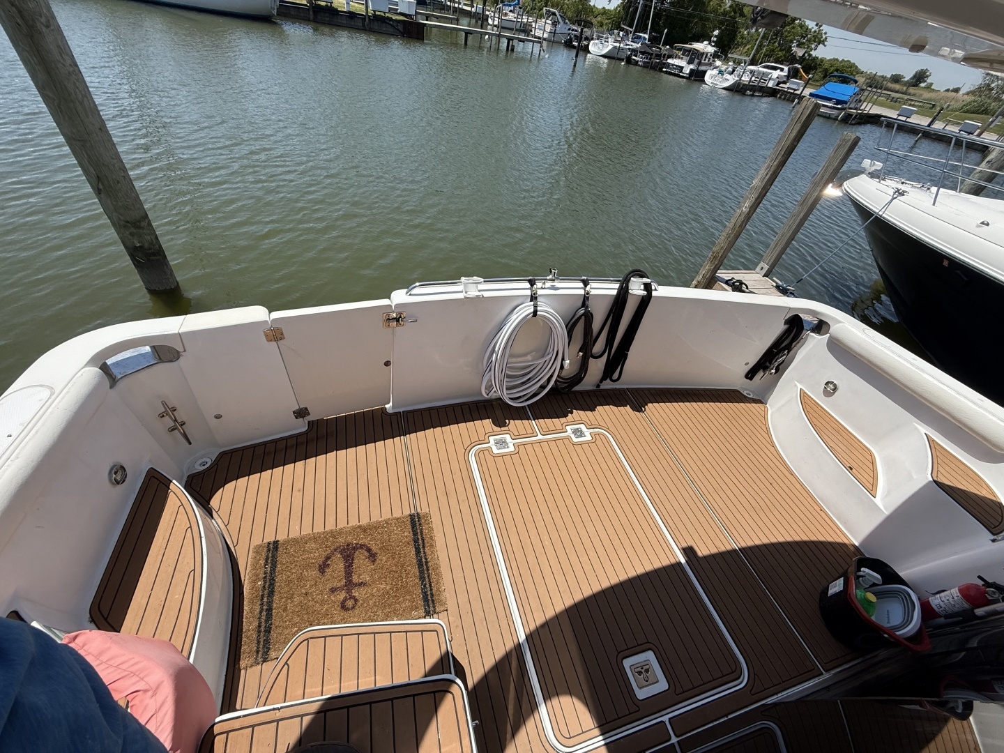 1999 Carver 450 Voyager - Image 16