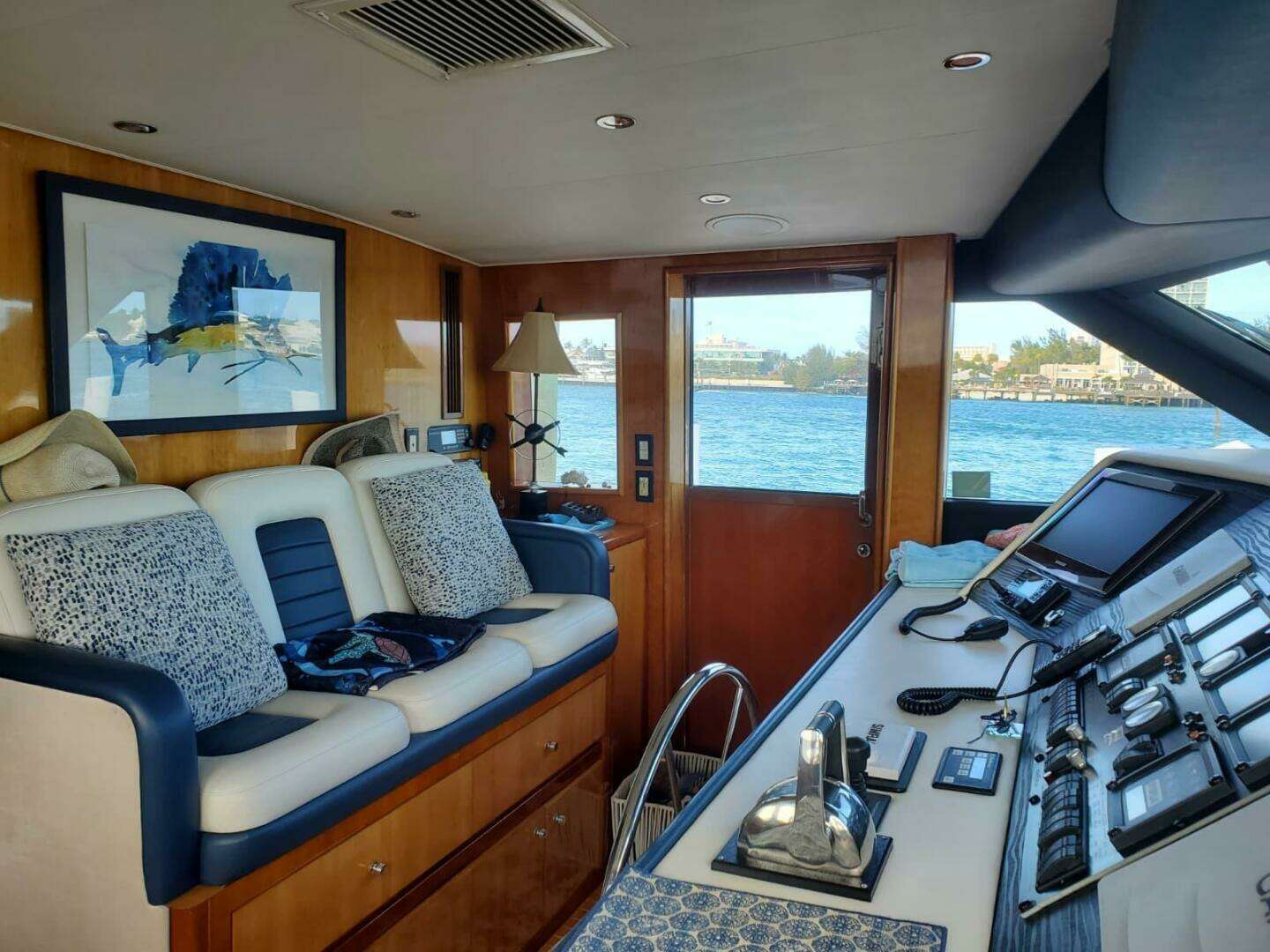 2000 Hatteras 75 Sport Deck - Image 8