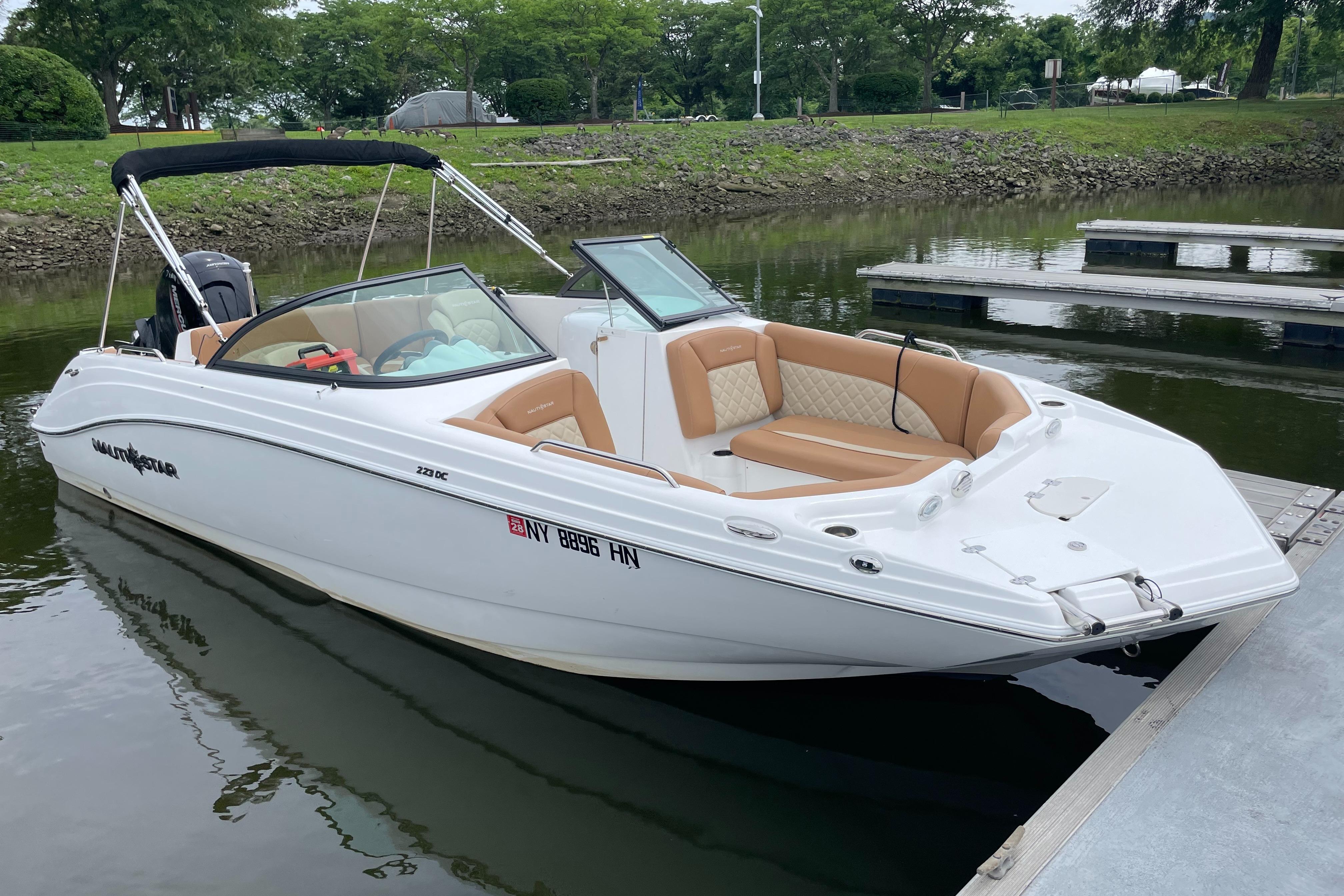 2025 NauticStar 223 DC