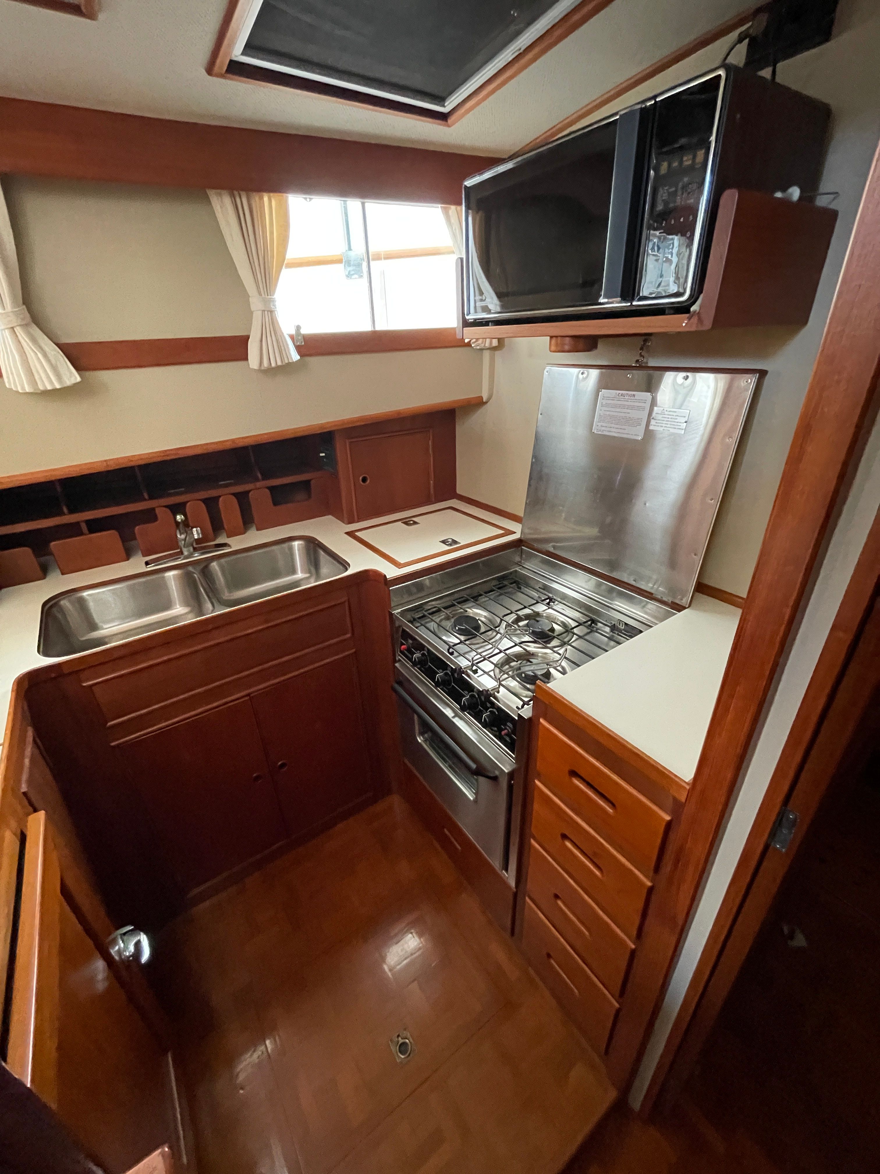 1985 Grand Banks 42 Motor Yacht - 30