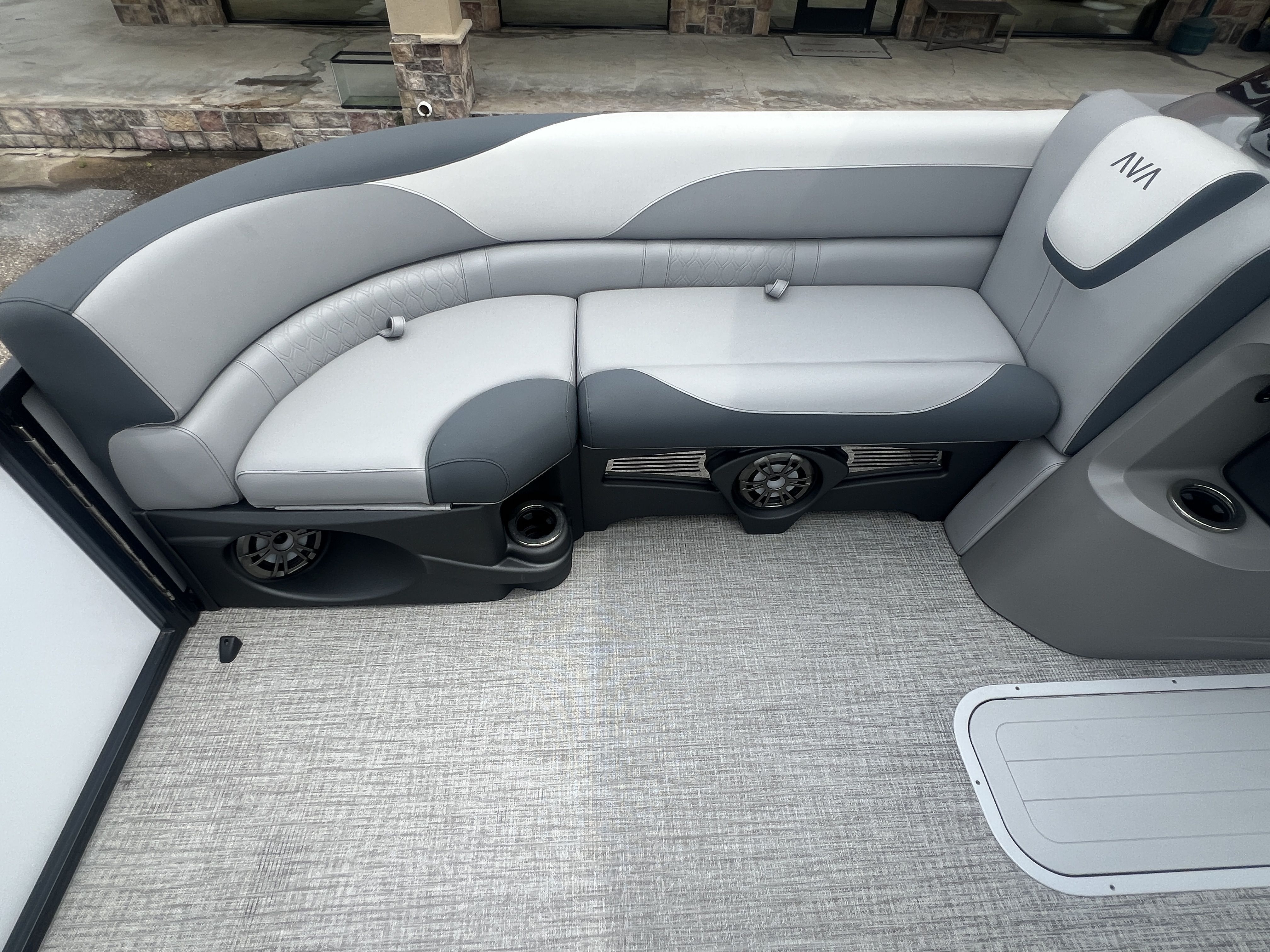 2025 Avalon LSZ Versatile Rear Bench - 23' - 10