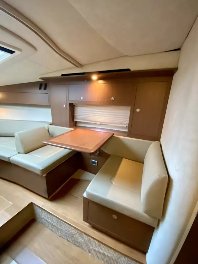 2013 Sea Ray 310 Sundancer - Image 17