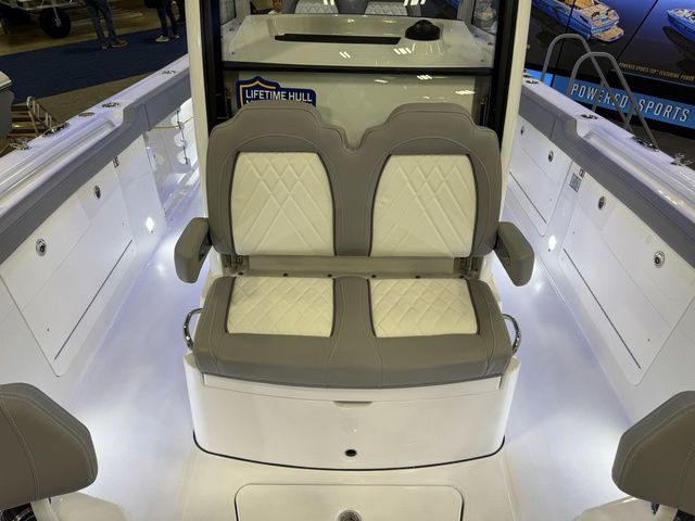 2026 Everglades 285 Center Console - 32