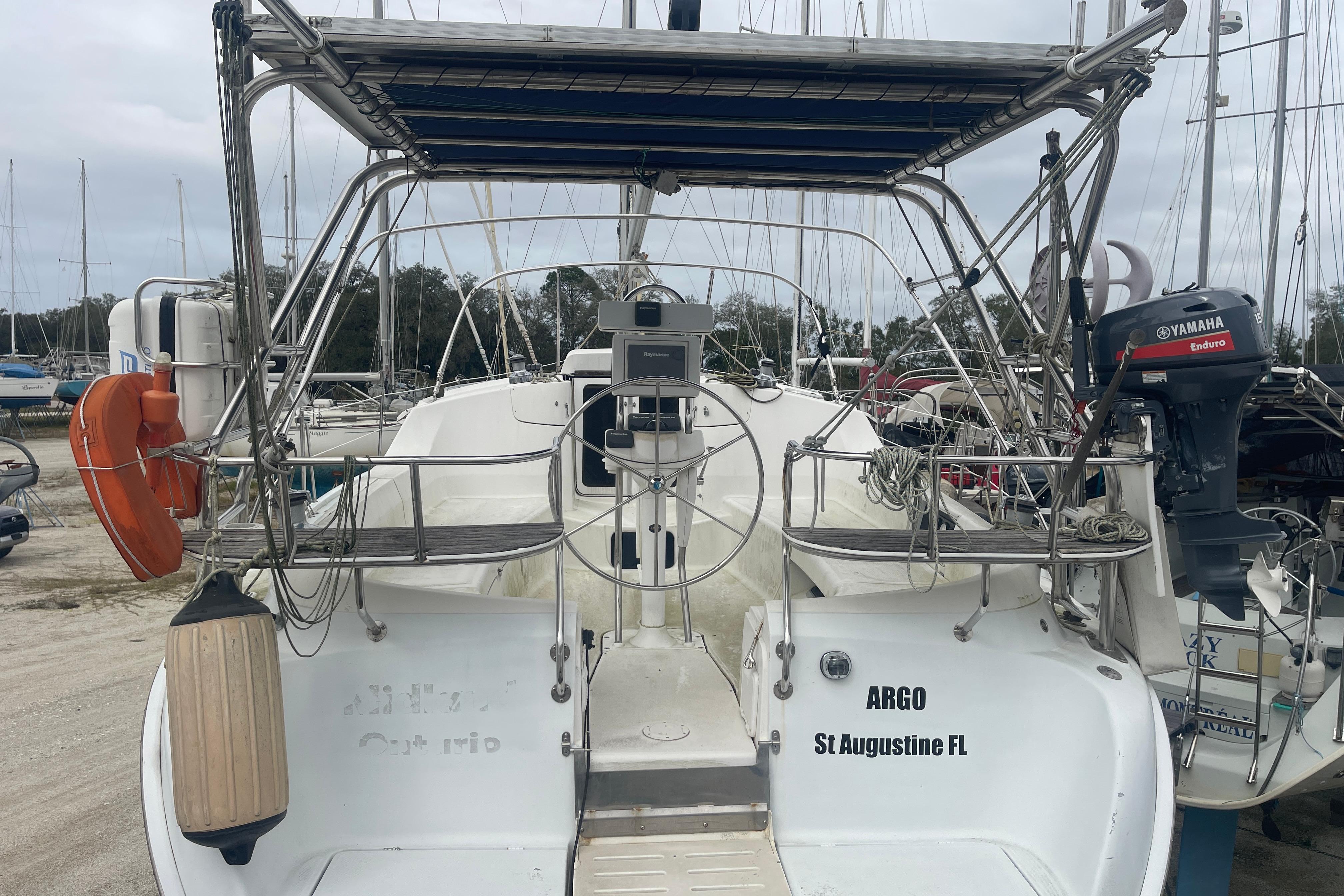 2004 Hunter 44 Deck Salon