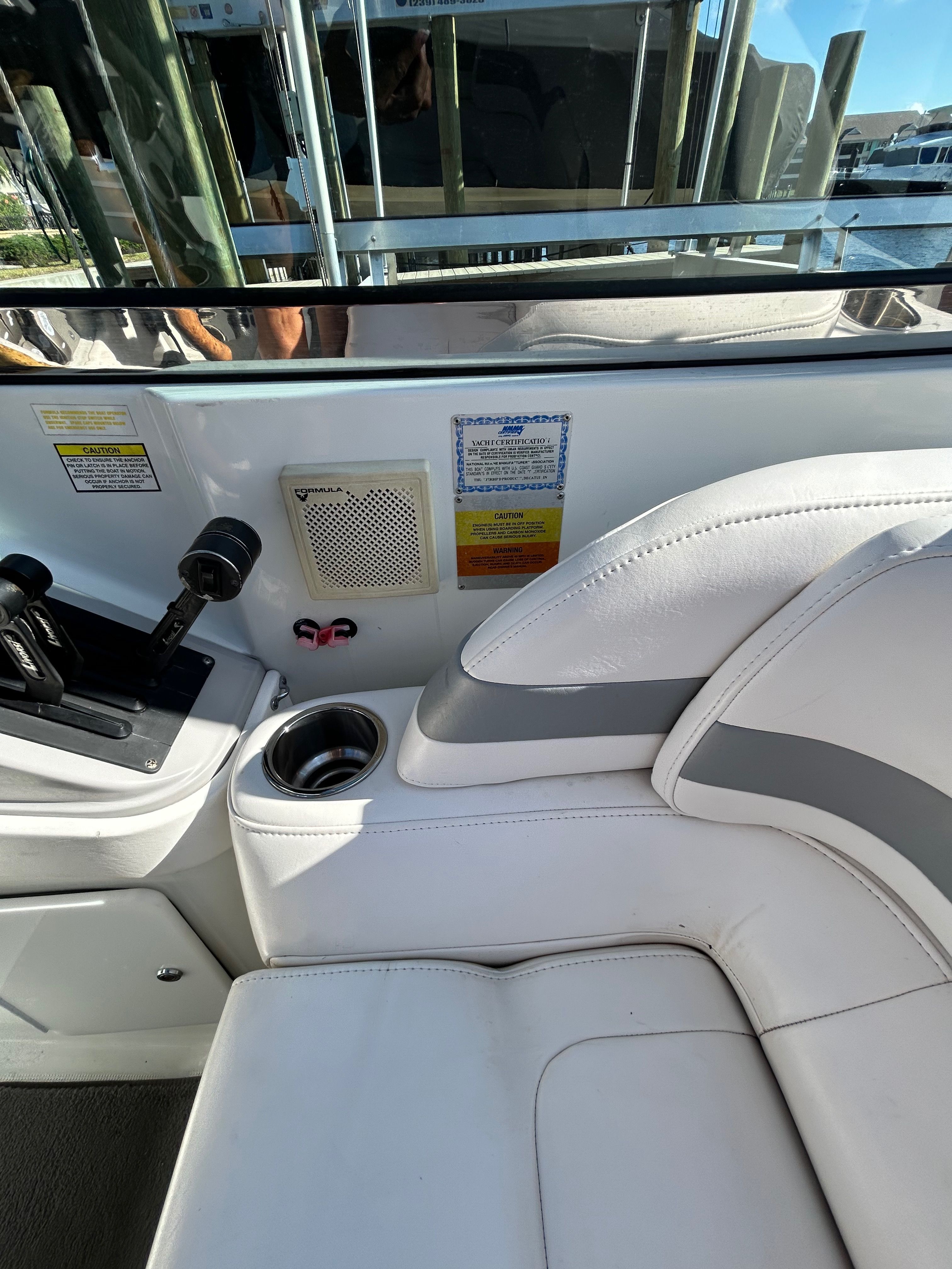 2007 Formula 330 Sun Sport - 22