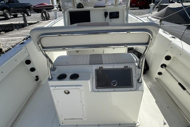 2006 Sailfish 2660 CC boat interior with seating and control panel.