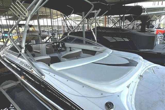 2007 Four Winns 200 Horizon boat docked in a marina, featuring sleek design and spacious seating.