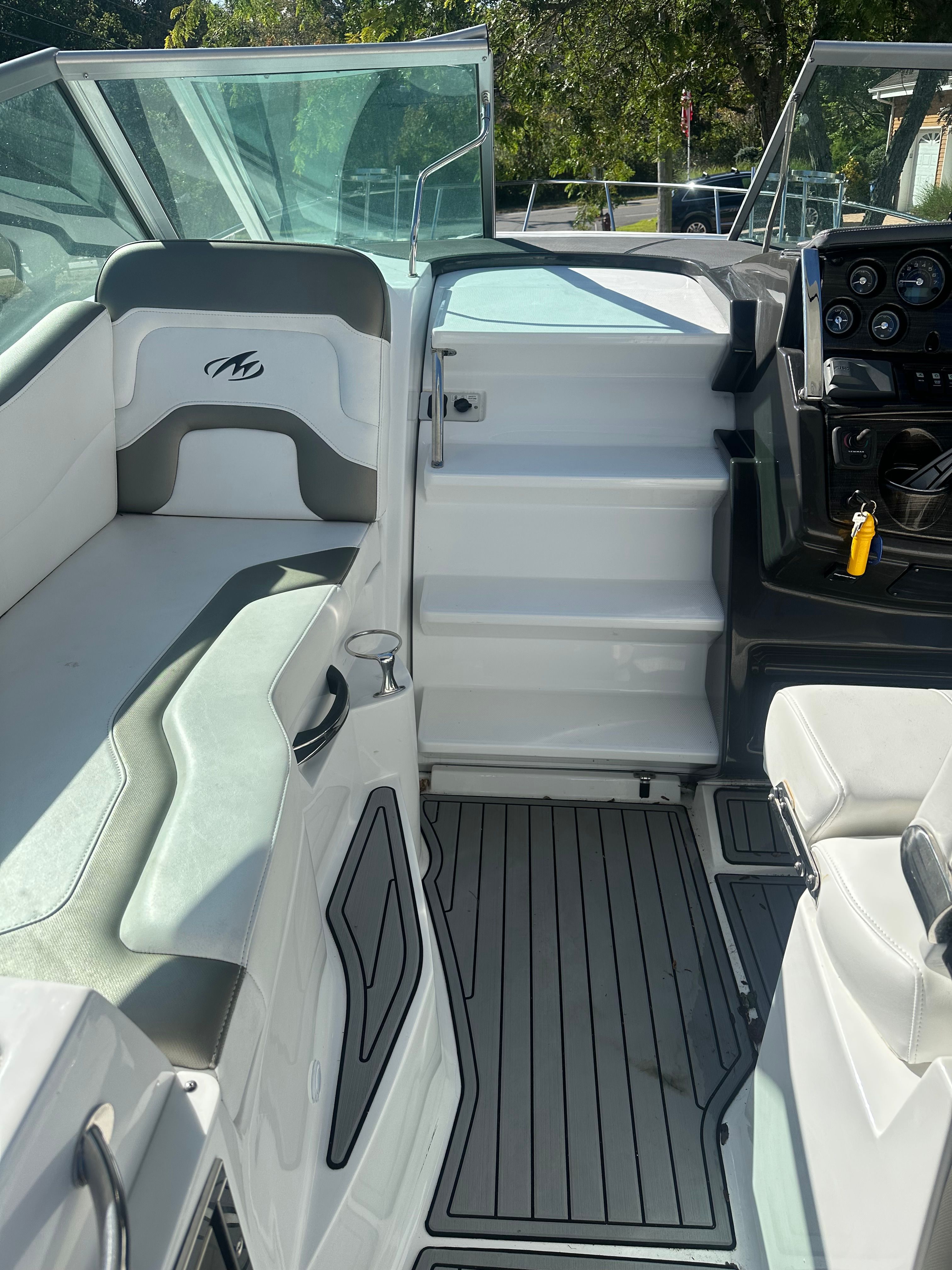 2019 Monterey 295 Sport Yacht - 20