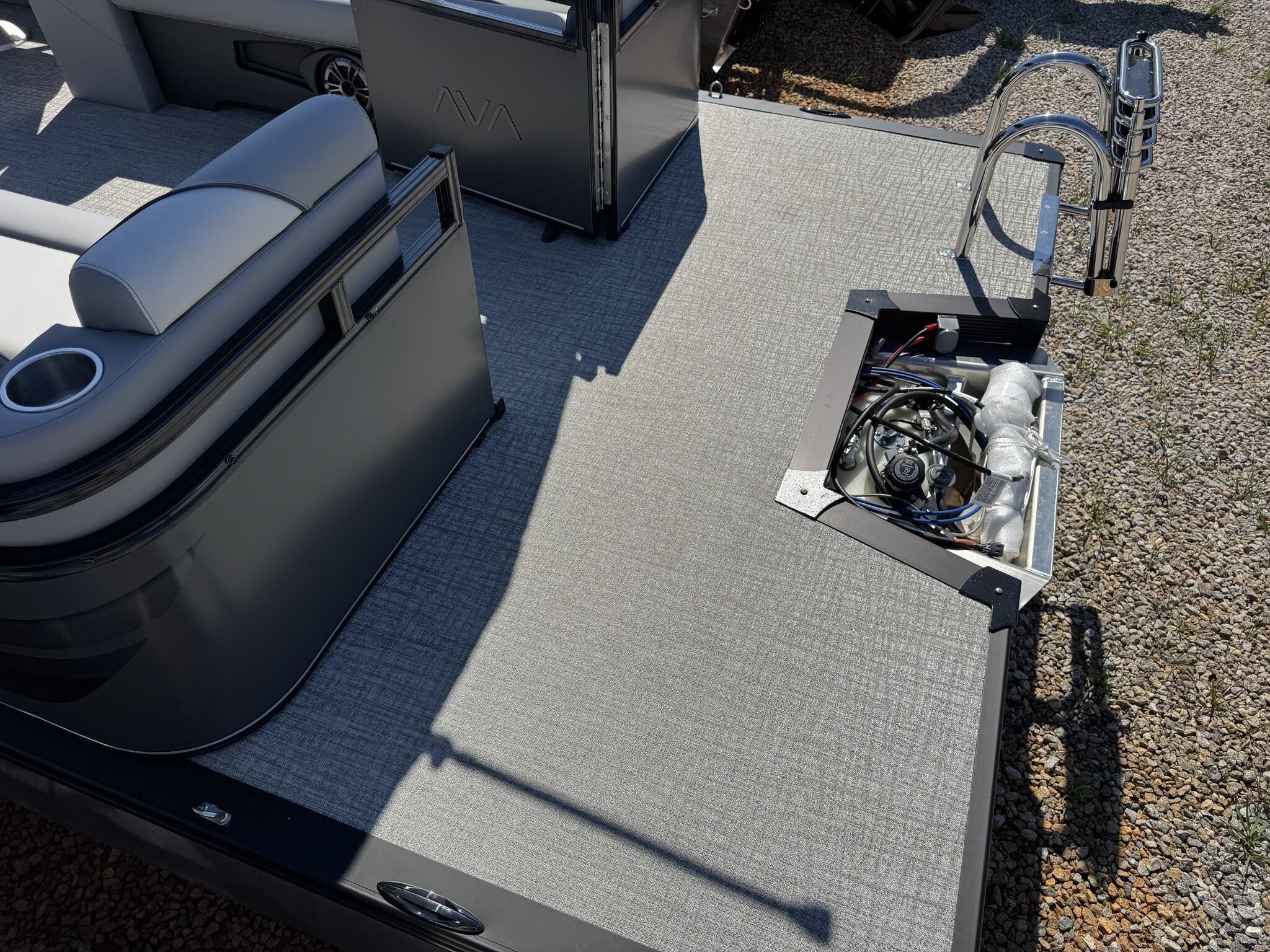 2026 Avalon Venture 85 23 QUAD LOUNGER-140HP - 8