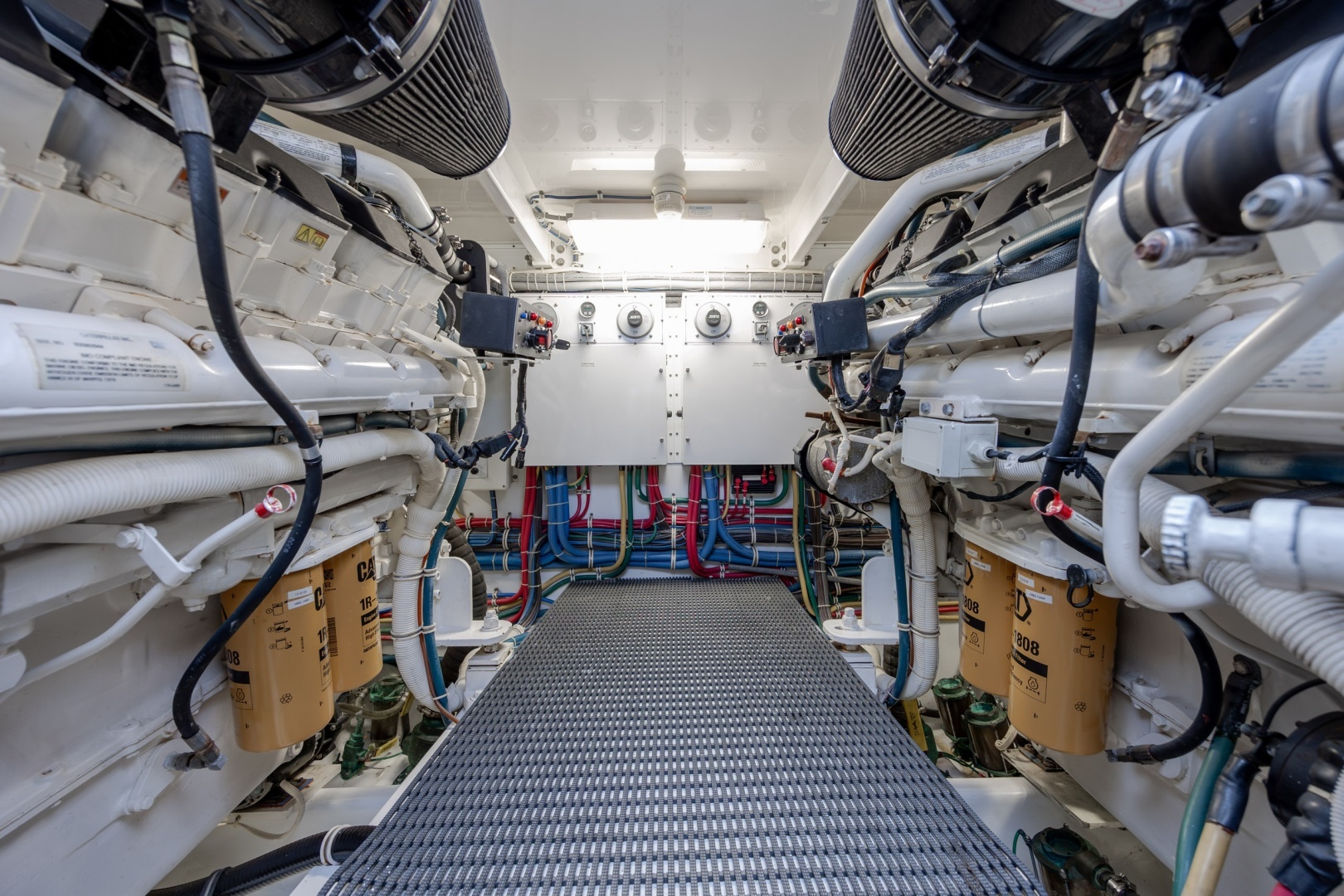 2008 Hatteras Motor Yacht - Image 28