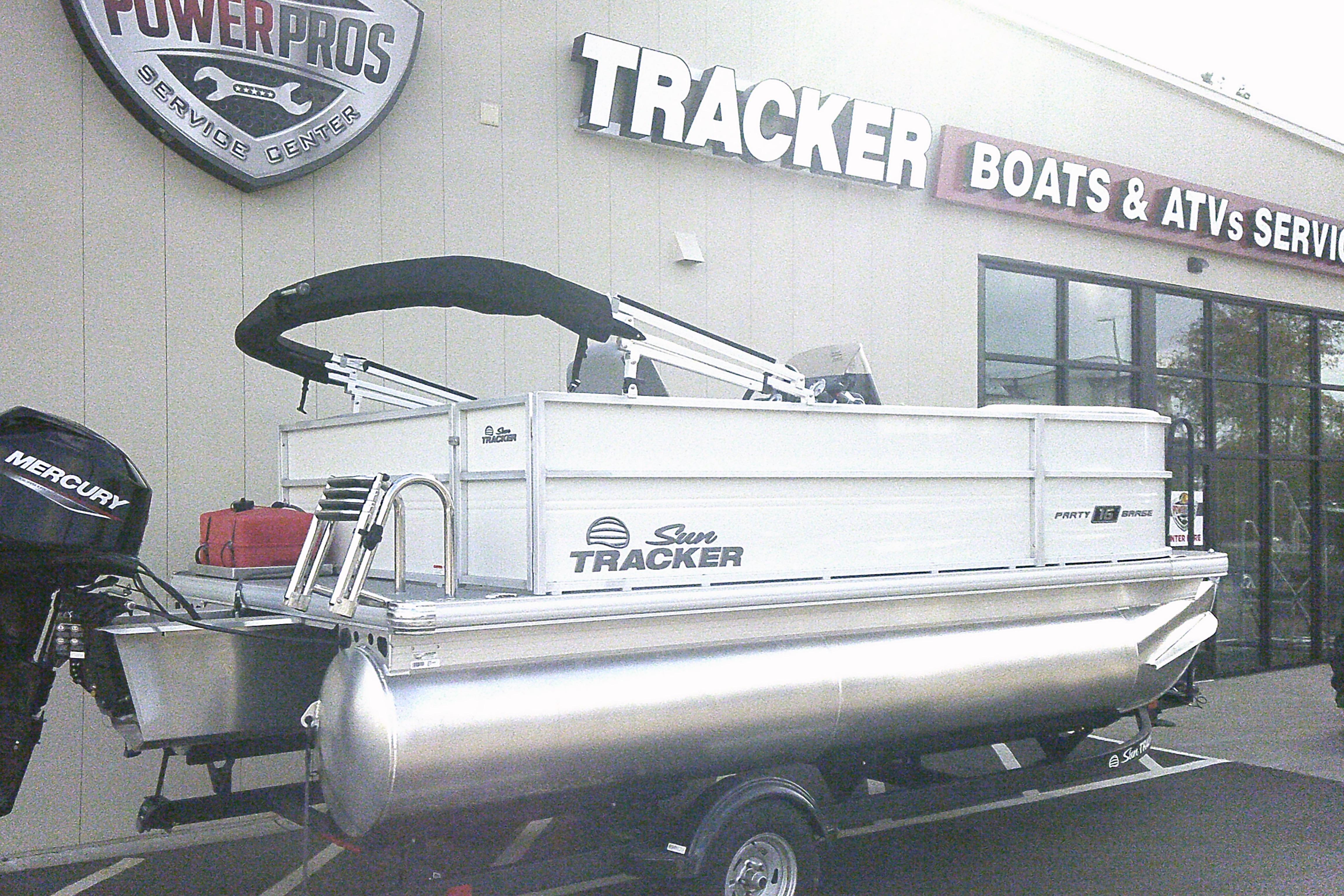 2026 Sun Tracker Party Barge 16 DLX
