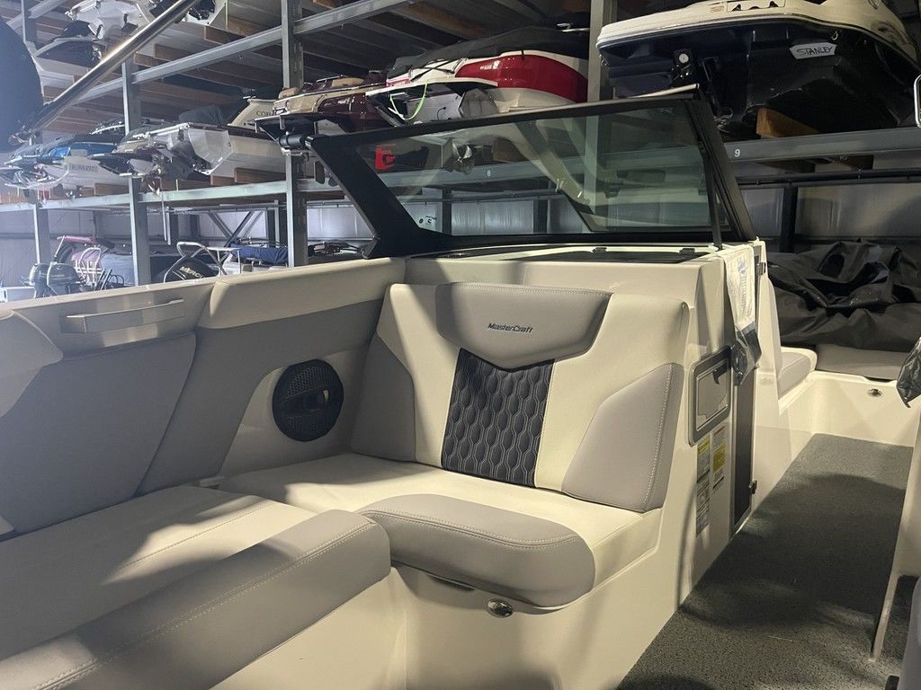 2023 MasterCraft XT22 - 7