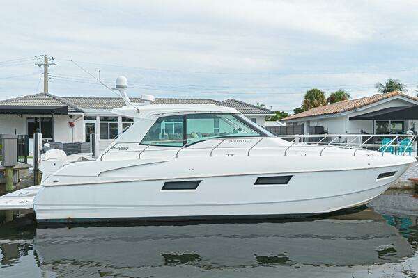 2012 Cruisers Yachts 48 Cantius