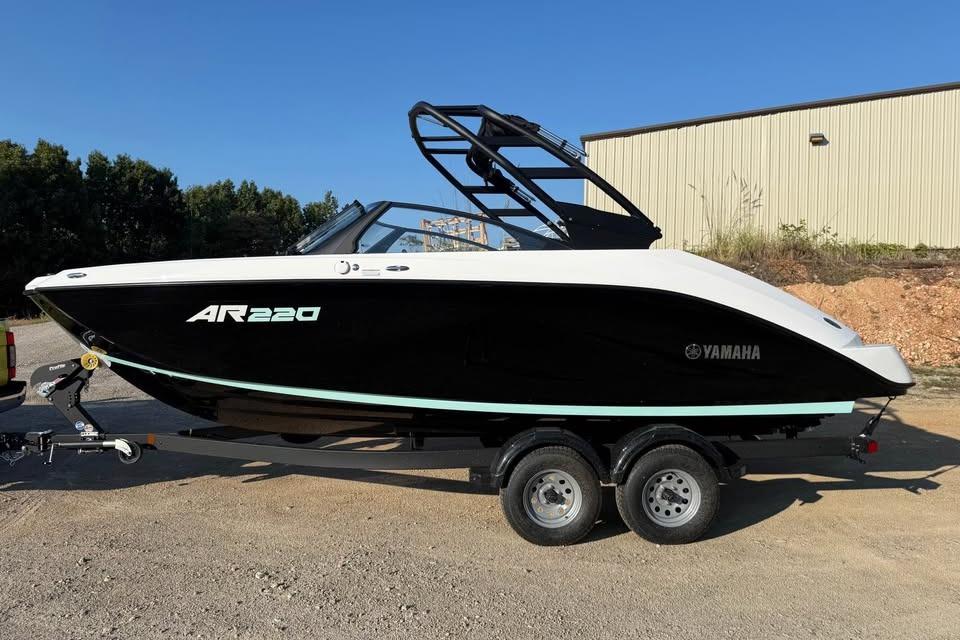 2026 Yamaha Boats AR220