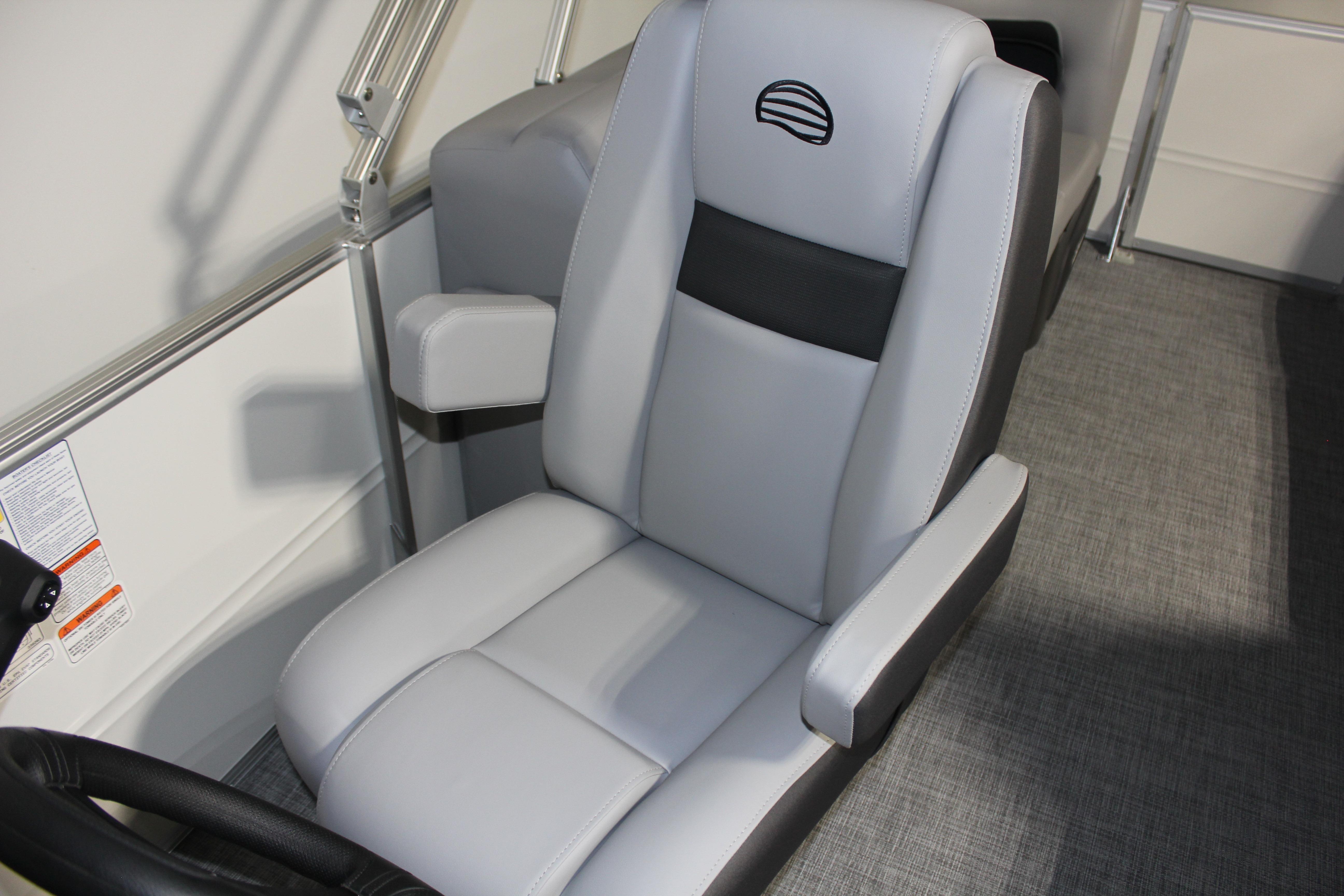 2026 Sun Tracker Party Barge 22 DLX captain's chair, featuring sleek gray upholstery.