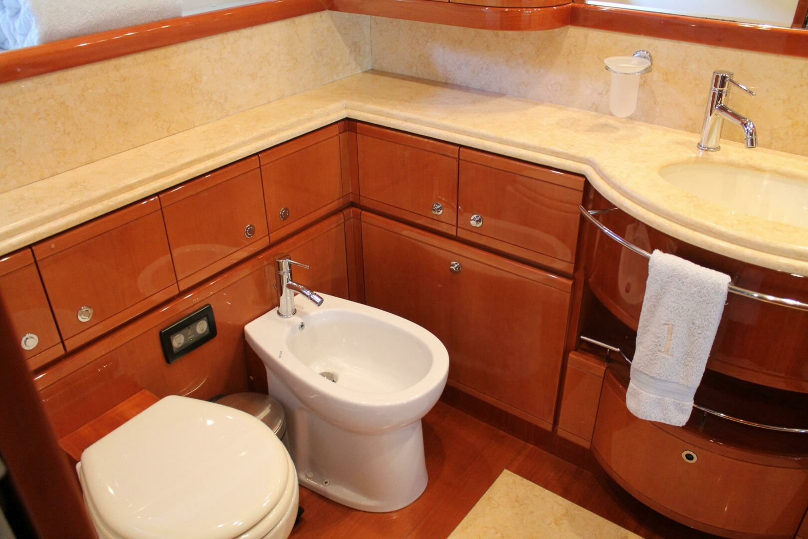 2007 Ferretti Yachts 881 - Image 22