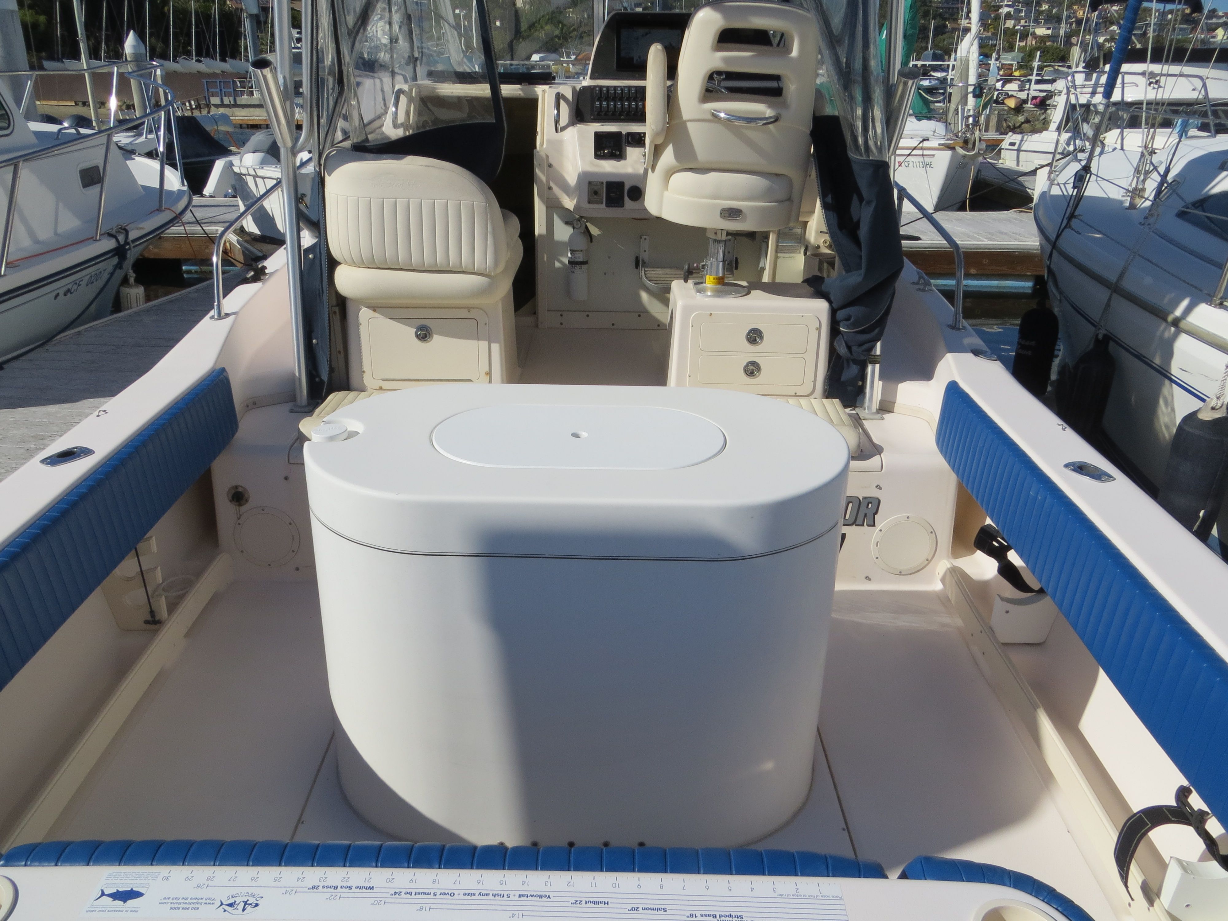 The image shows the cockpit of a 2007 Grady-White Sailfish 282 with blue upholstery.