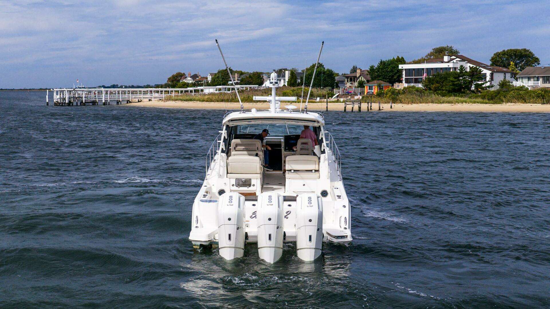2024 Boston Whaler 405 Conquest - Image 8