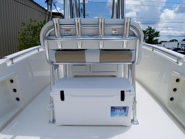 2027 Bulls Bay 230 Center Console - 38
