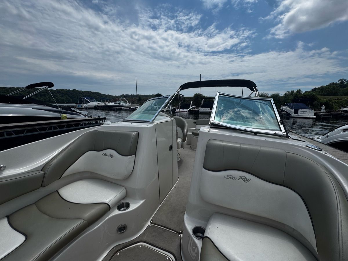 2006 Sea Ray 220 Sundeck (220 SD) - 11