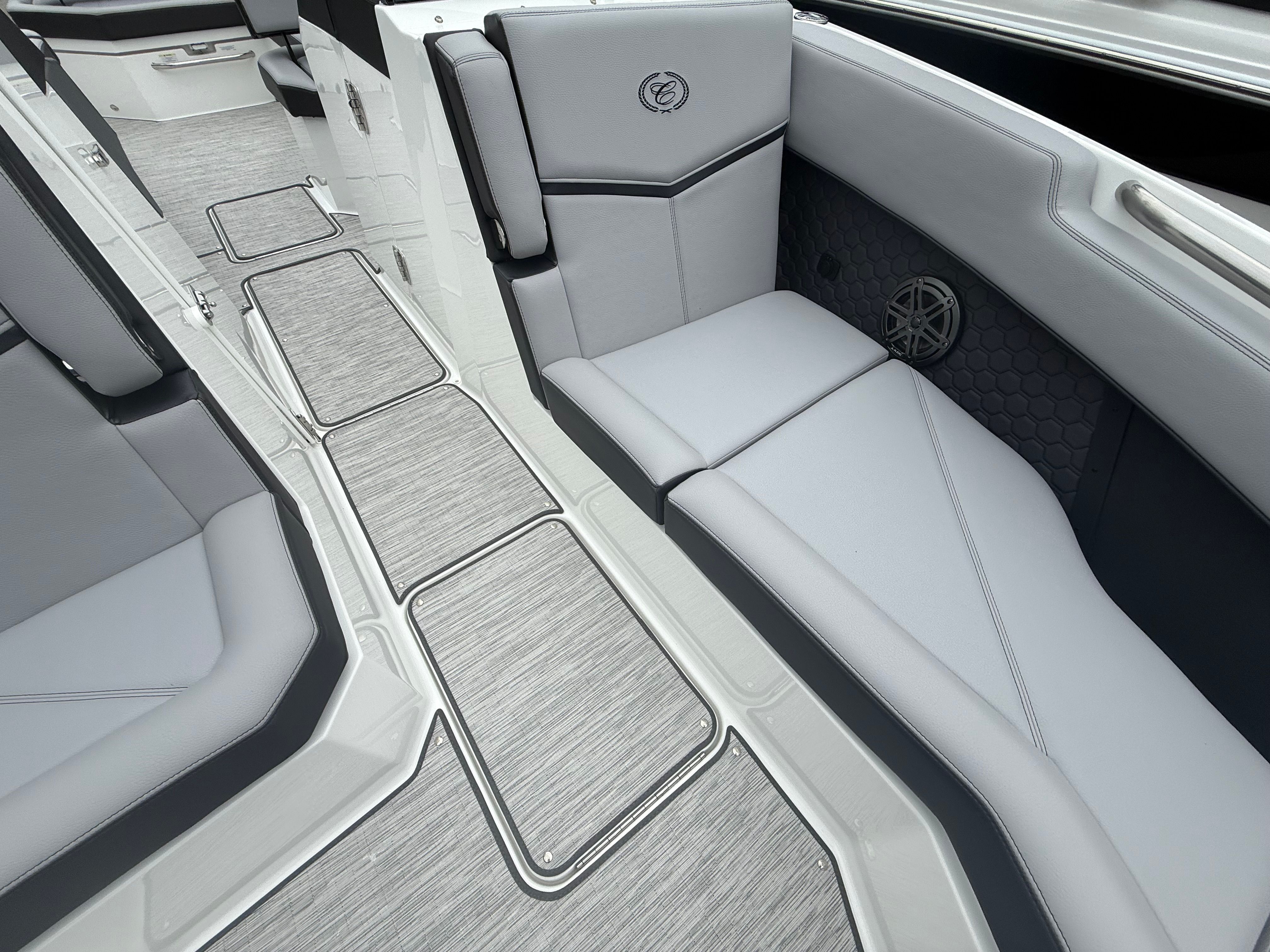 2026 Cobalt R8 Surf - 37