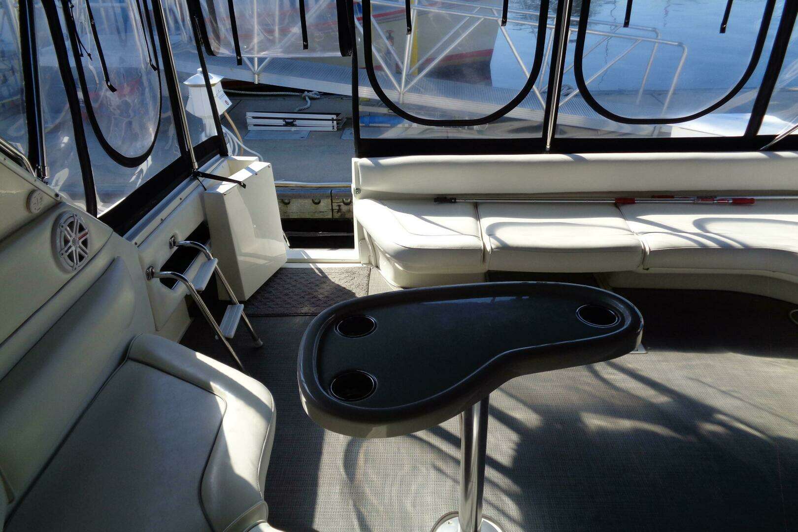 1991 Sea Ray 480 Sundancer - Image 16