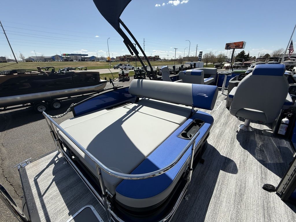 2025 Bennington 22 S SWINGBACK - 12