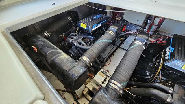 1995 Cruisers Yachts 3775 Esprit - 32