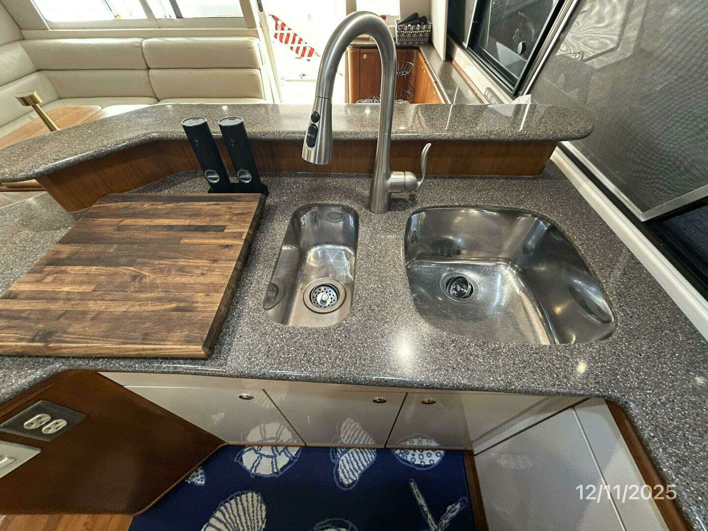 1998 Bayliner 4788 - Image 47