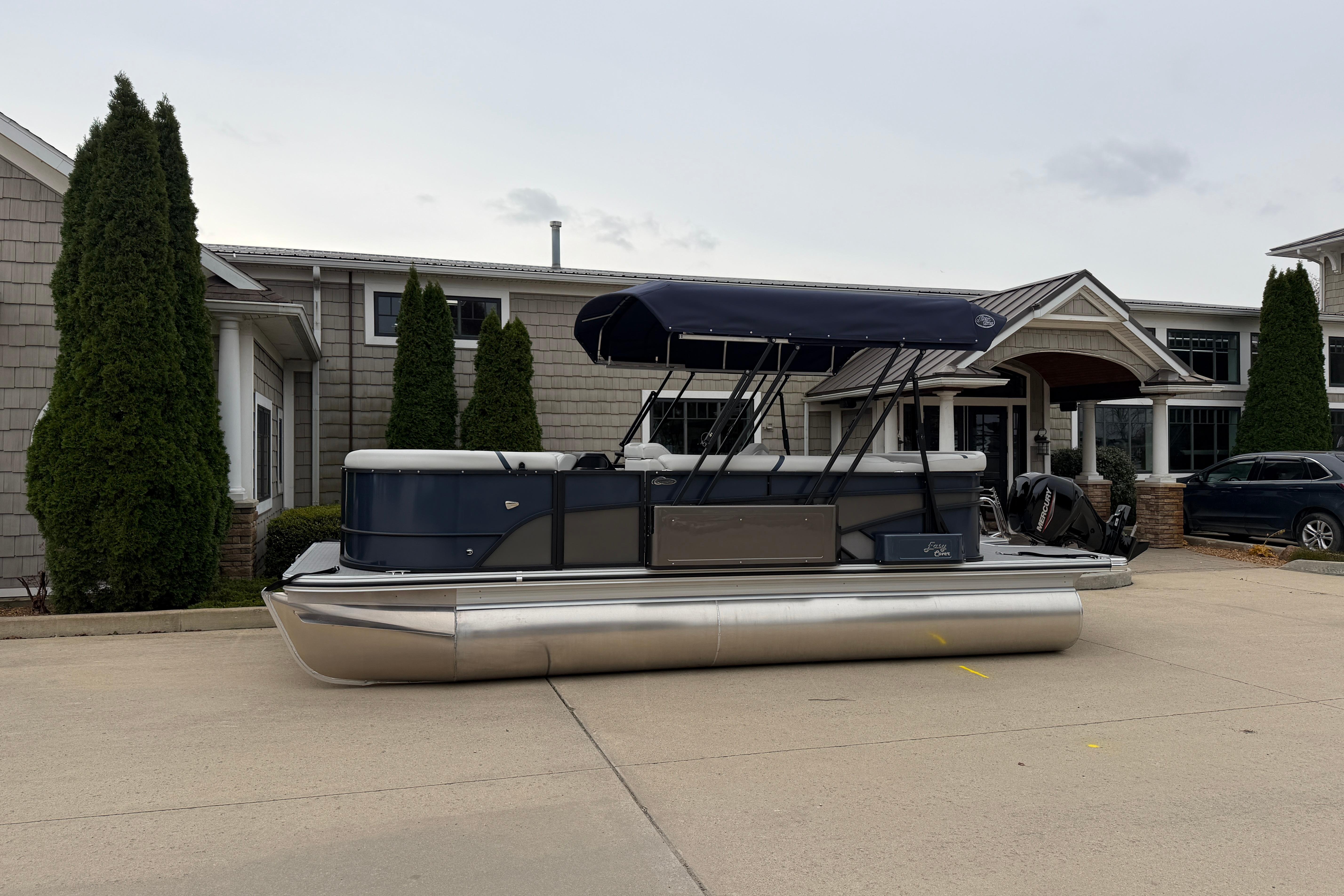 2026 Crest Conquest 210 L