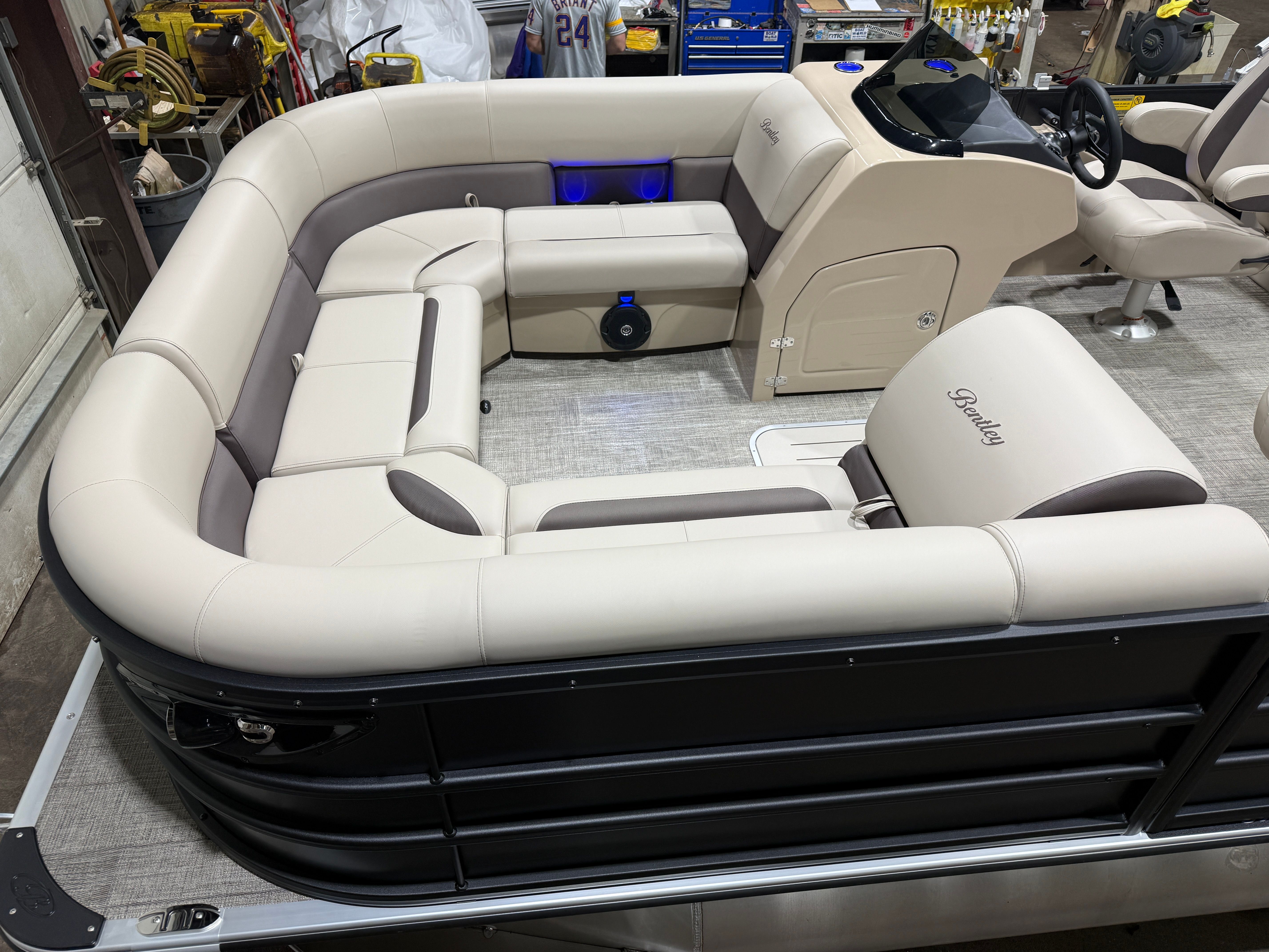2026 Bentley Pontoons Legacy 223 Navigator Quad Lounge Tritoon & Honda 4-Stroke EFI - 2