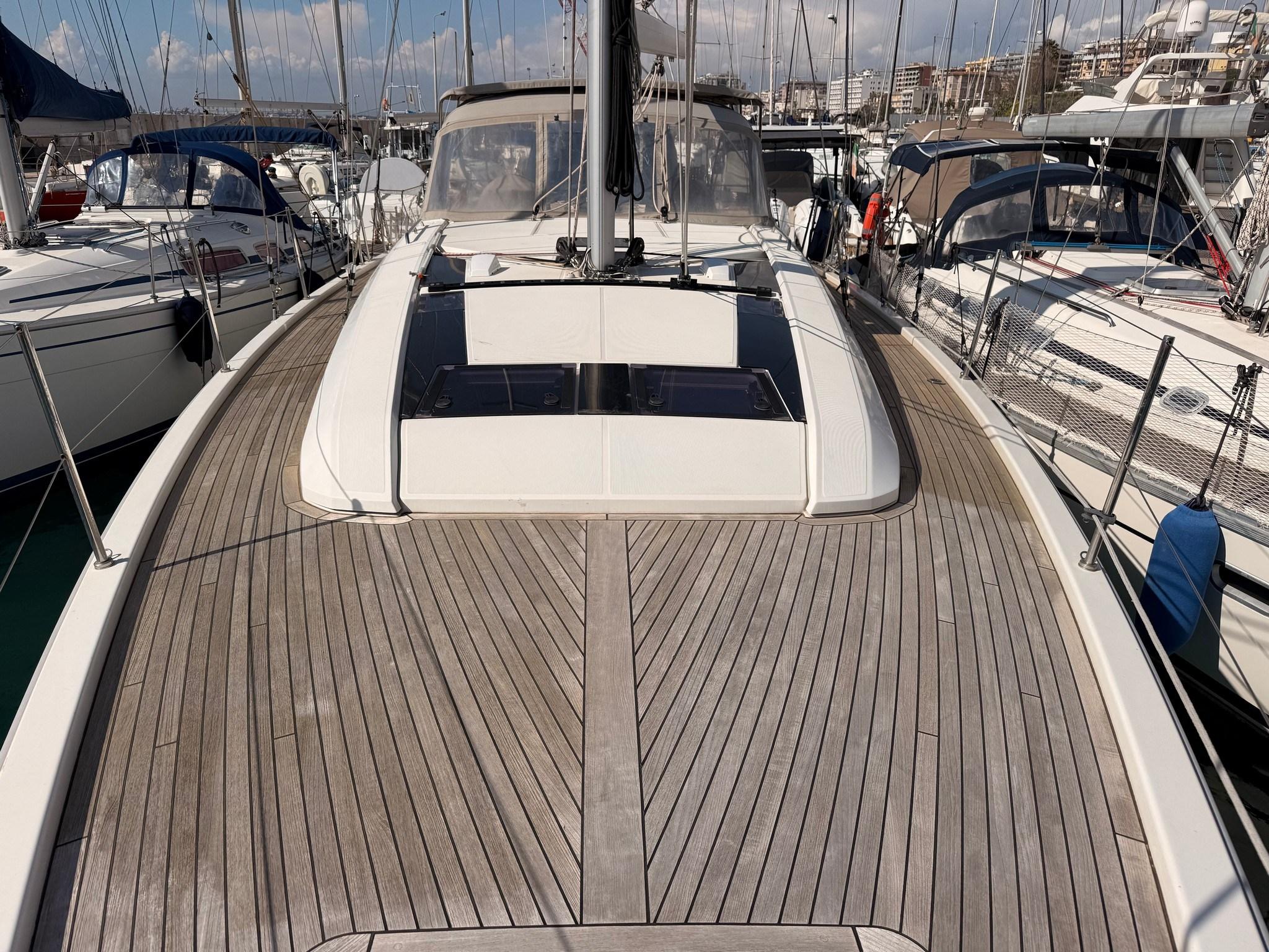 7 (16)