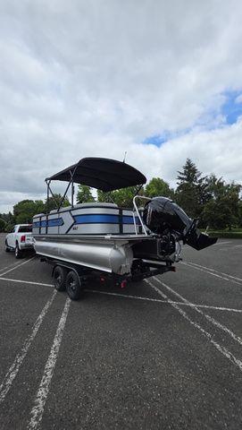 2026 Bentley Pontoons BENTLEY BOLT With 150Hp Mercury Four-Stroke Motor - 21