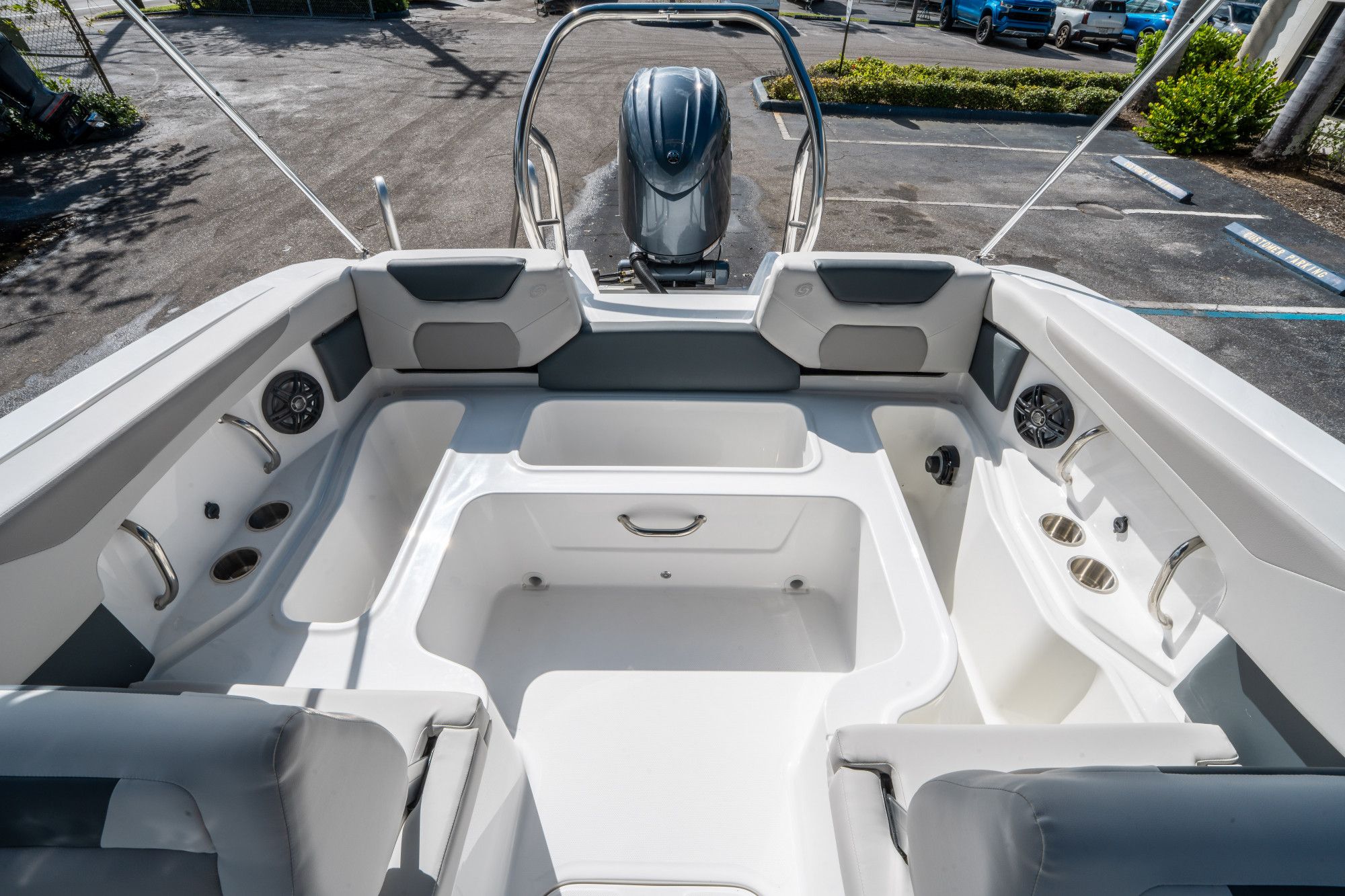 2026 Hurricane SunDeck 2050 OB - 12