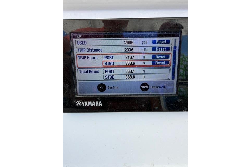Yamaha display showing trip data for 2014 Southport 29 FE boat, including fuel usage and hours.