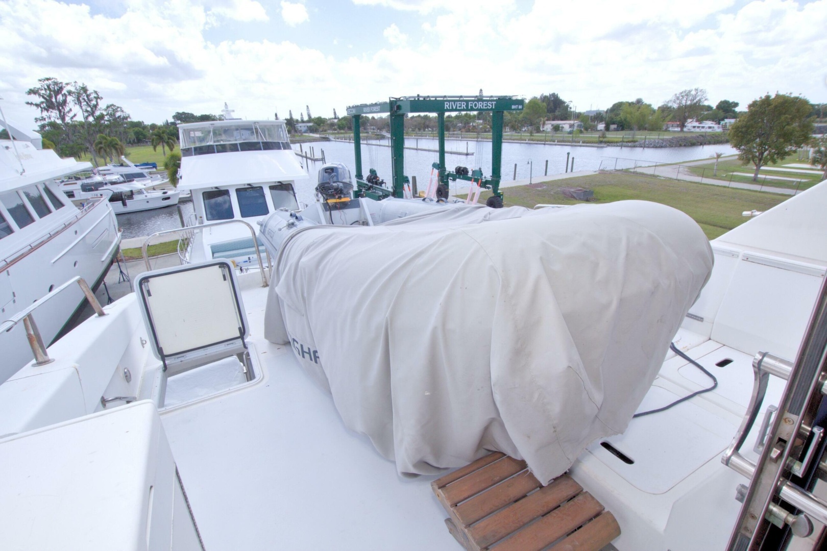 1998 Lazzara Yachts 76 Skylounge Grand Salon - Image 64