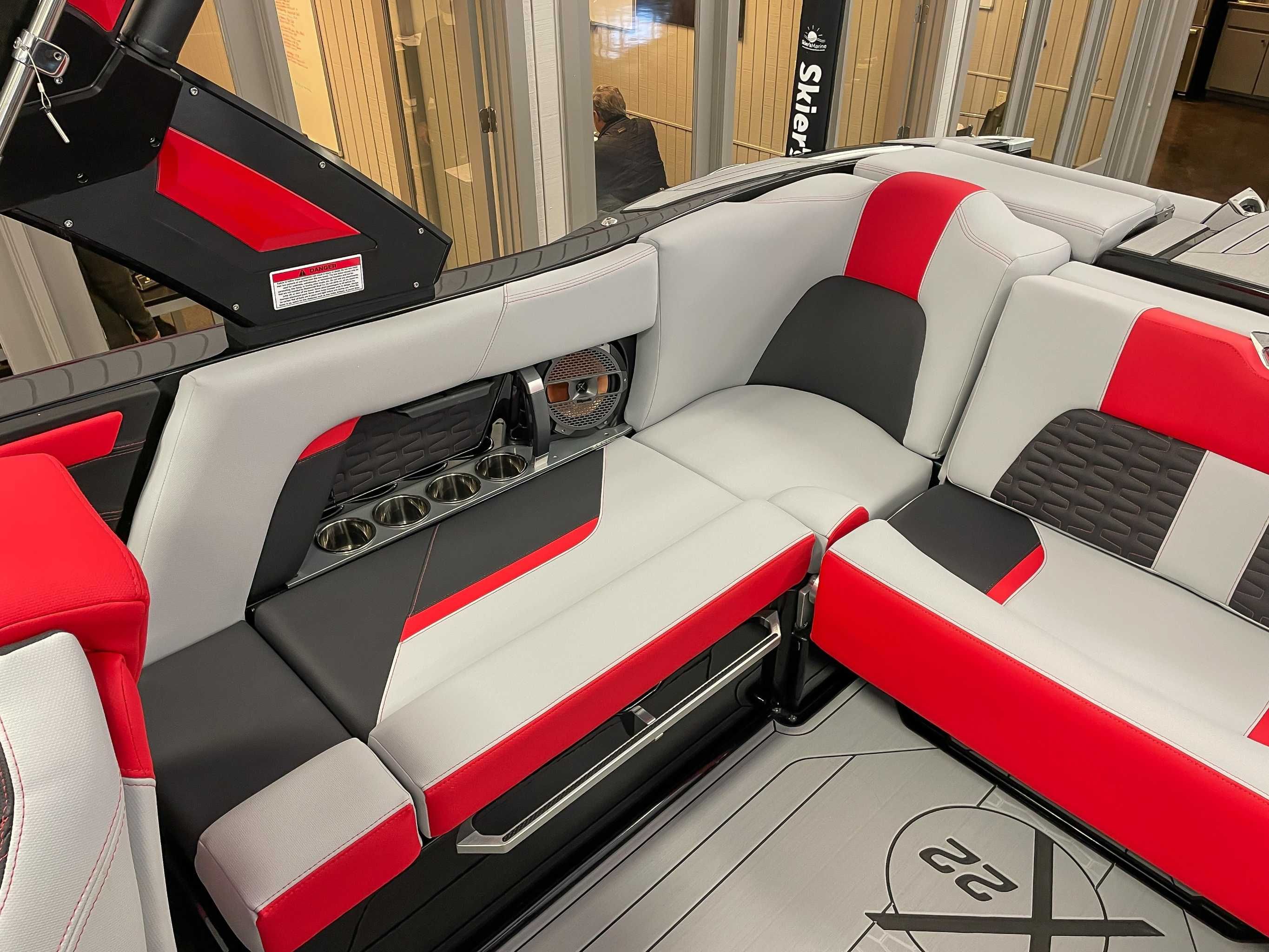 2022 MasterCraft X22 - 19