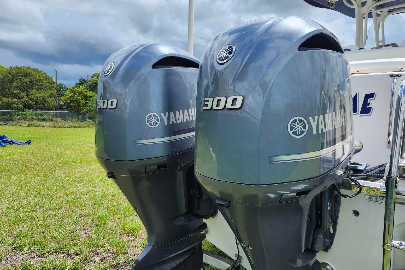 Twin Yamaha 300 outboard engines on a 2015 Robalo R300 Center Console boat.